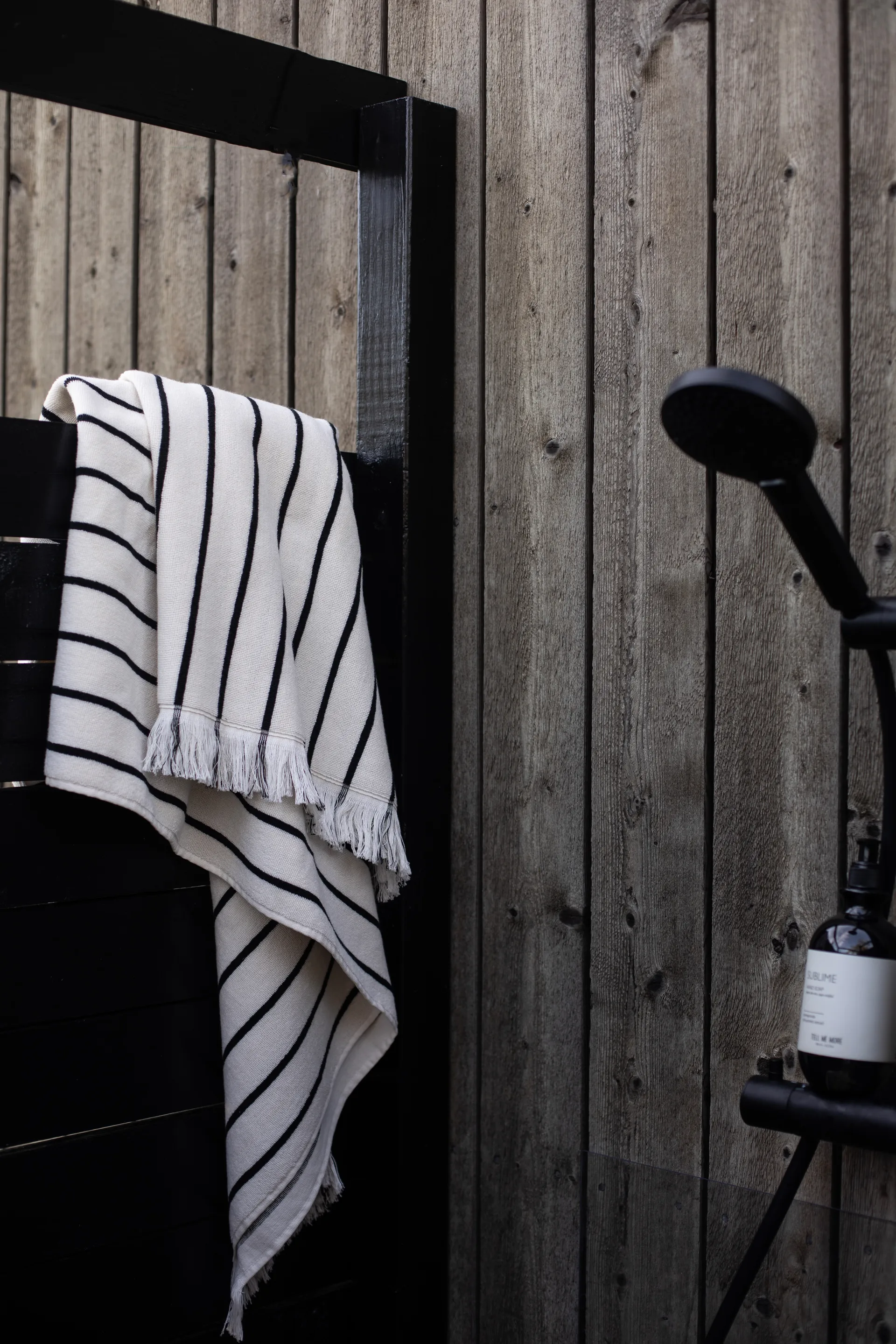 Bonnie badlaken 70x140 cm, Zwart Tell Me More