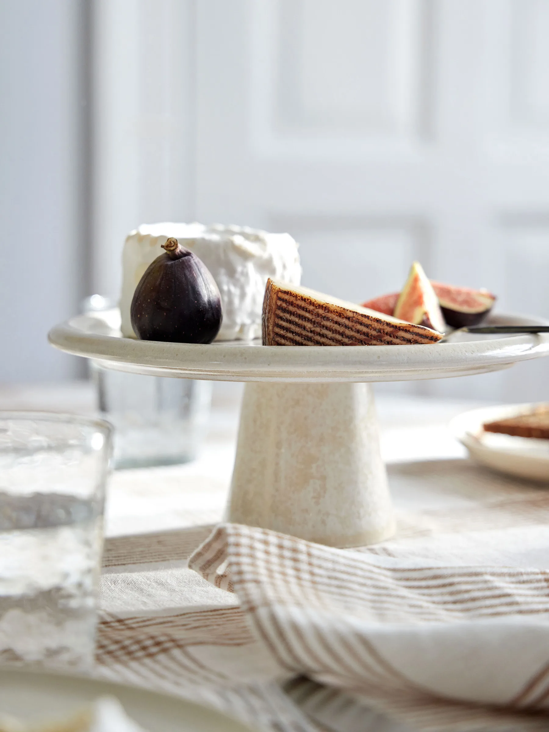Granada taartplateau, Cream, Ø26x11 cm Tell Me More