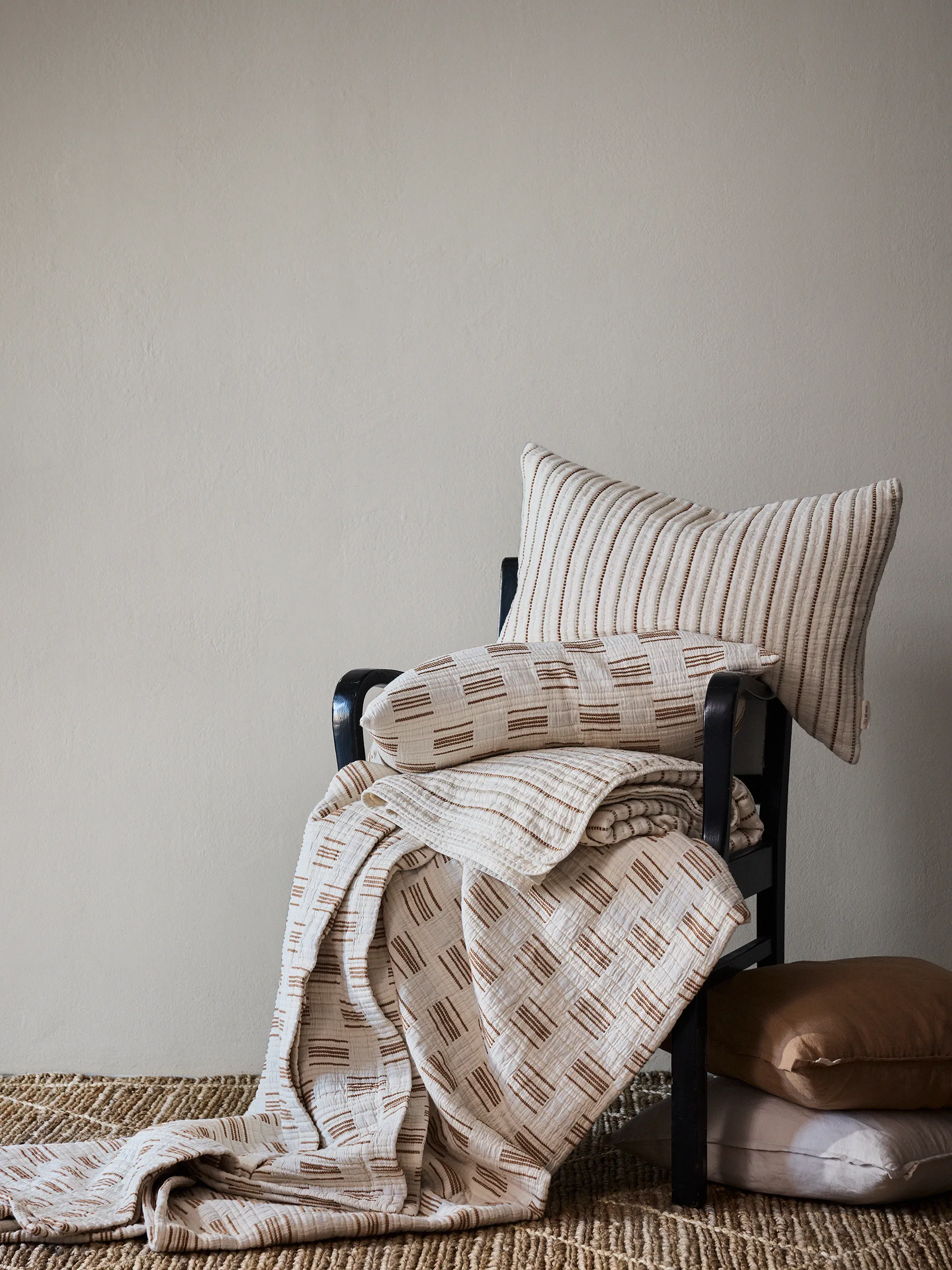 Julien sprei 180x260 cm, Off-white-roodbruin Tell Me More