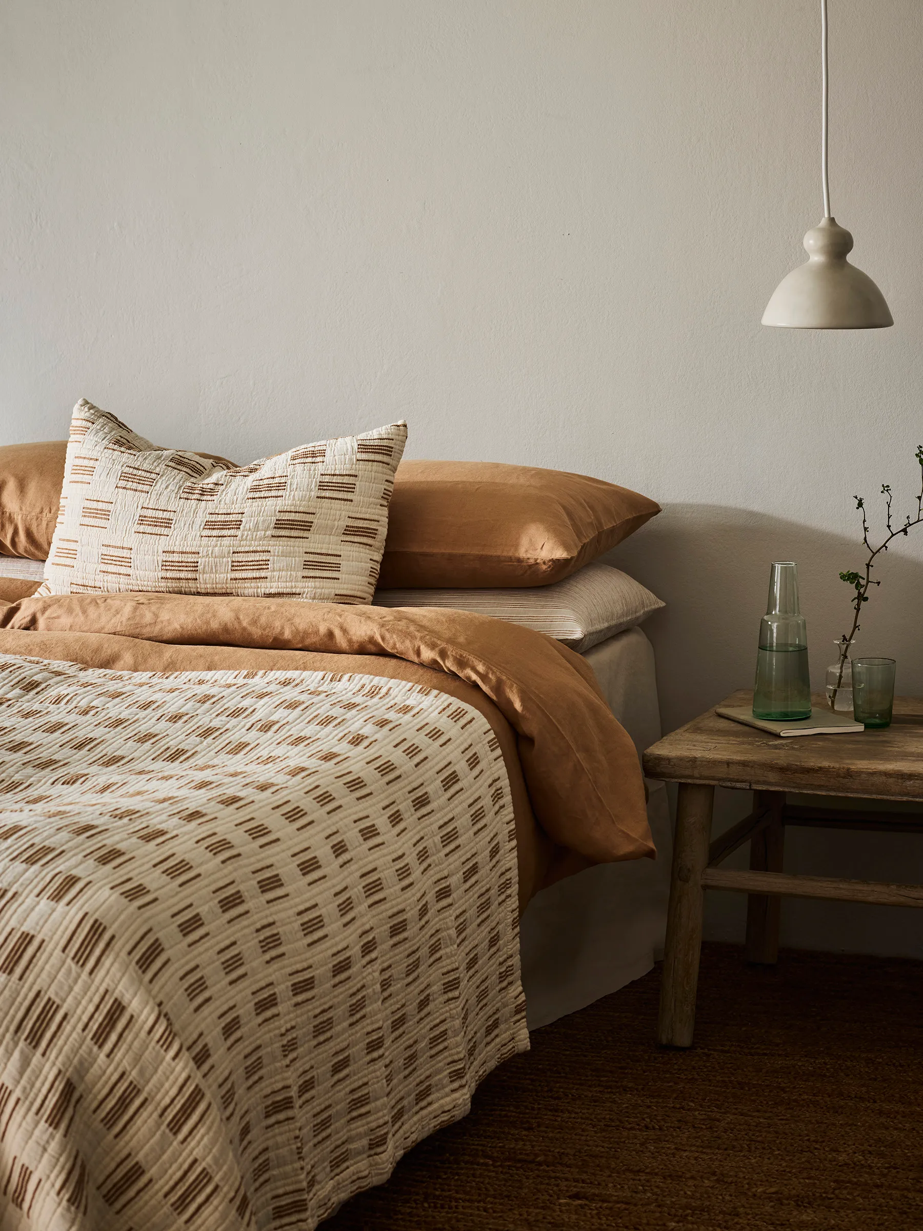 Julien sprei 180x260 cm, Off-white-roodbruin Tell Me More