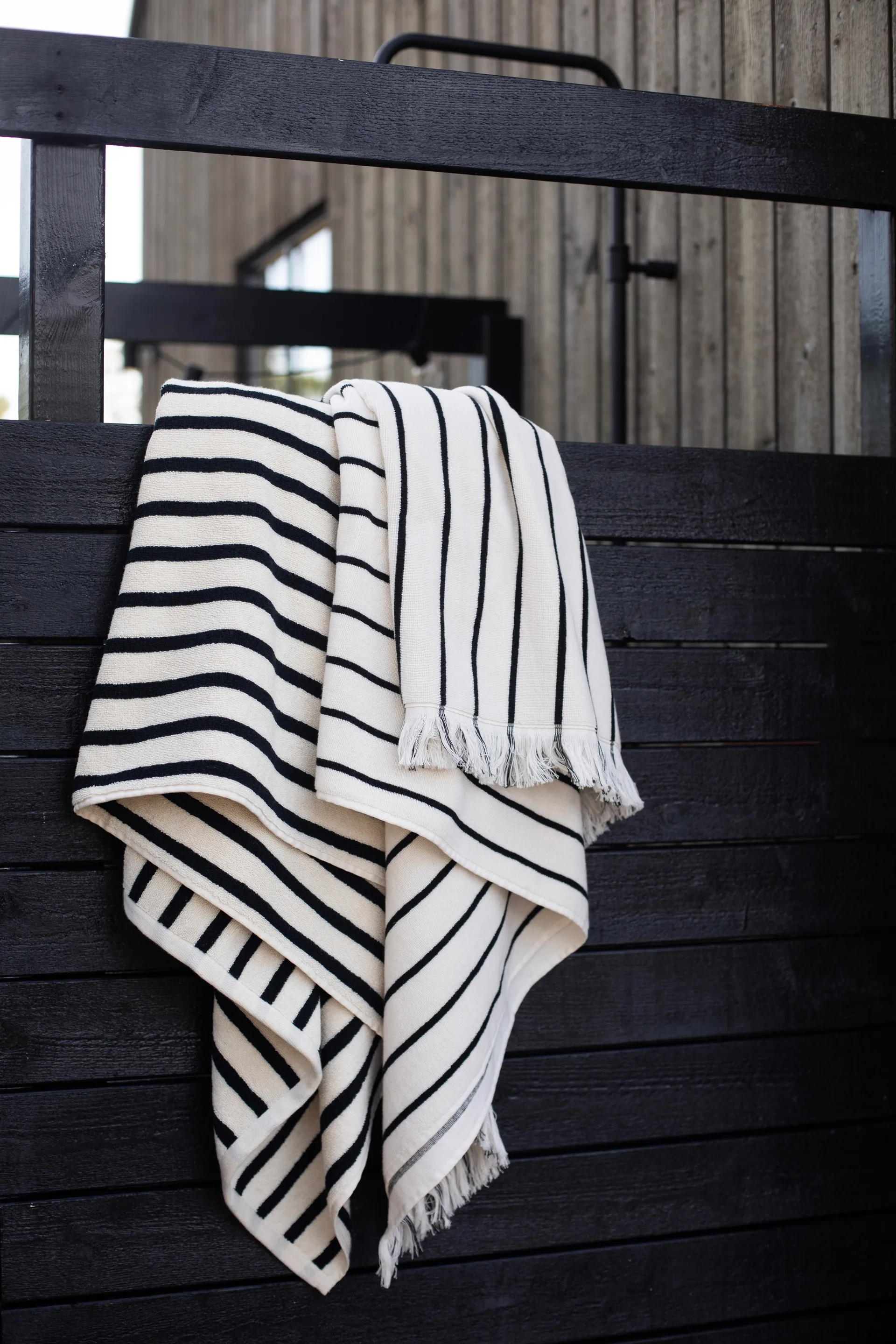 Juno badhanddoek 100x180 cm, Zwart Tell Me More