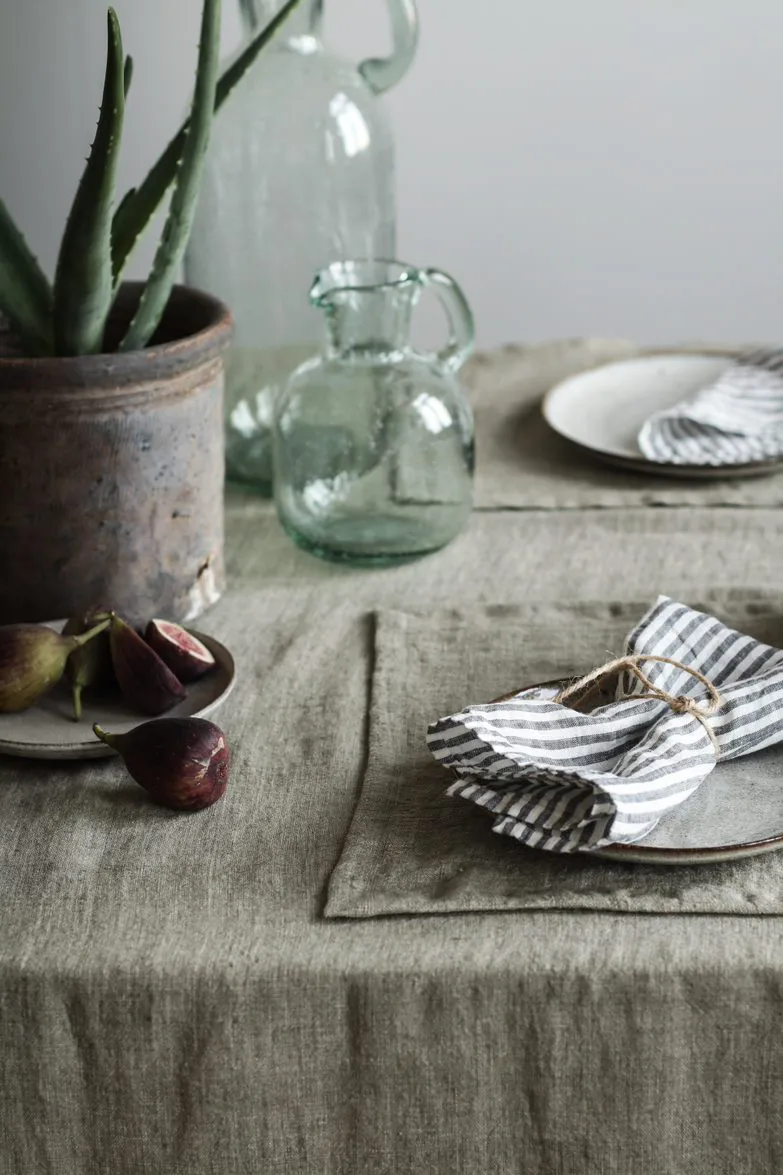 Marion placemat linnen 37x50 cm, Dune Tell Me More