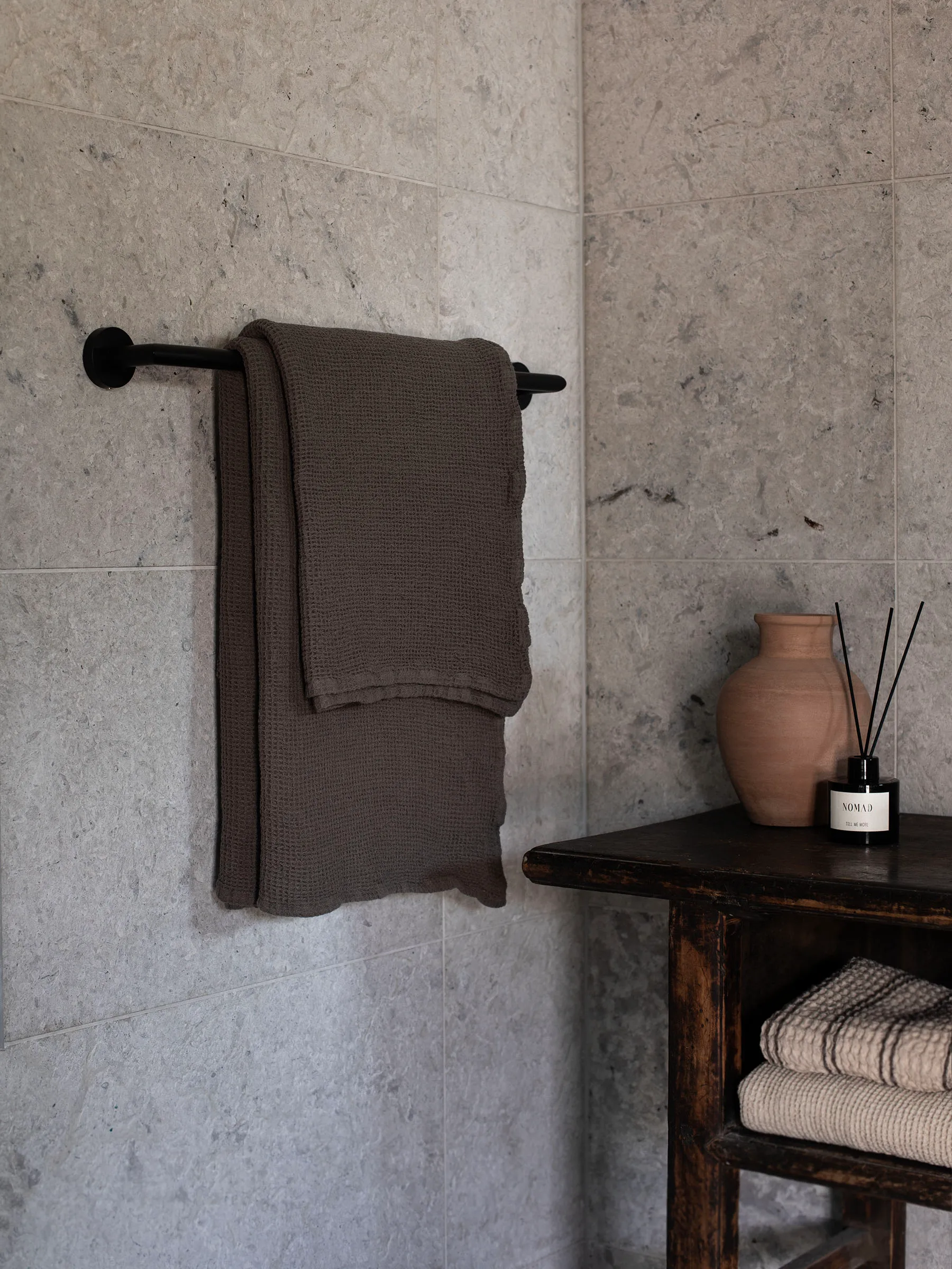 Nella badhanddoek 100x150 cm, Taupe Tell Me More