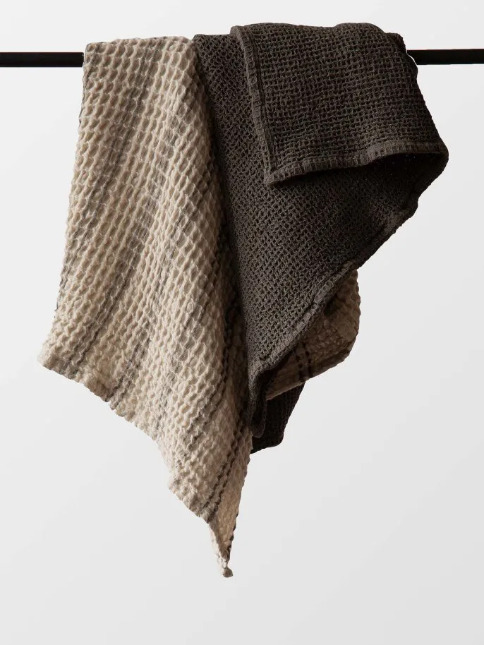 Nella handdoek 50x70 cm, Taupe Tell Me More