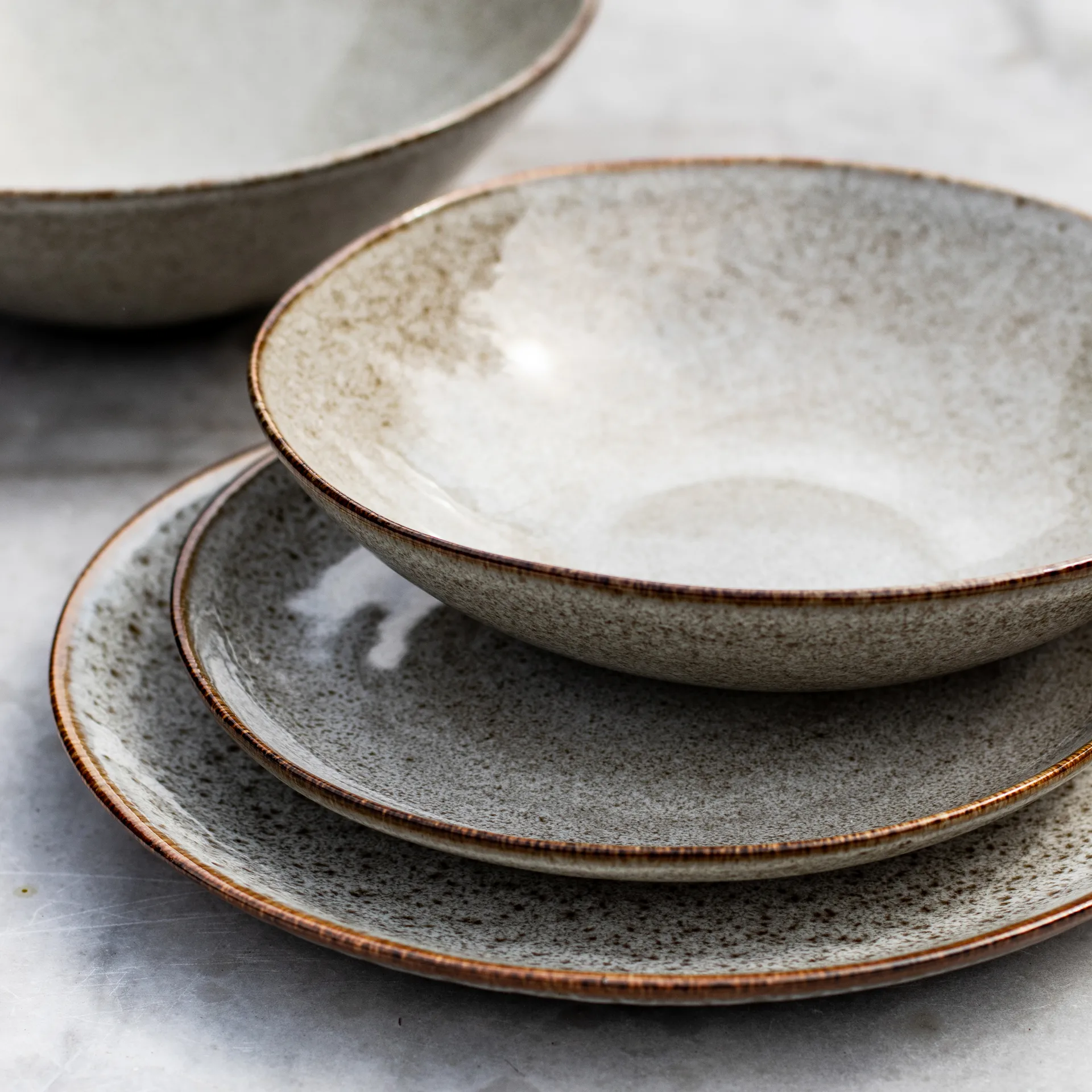 Taranto bordje Ø17 cm, Sand Tell Me More