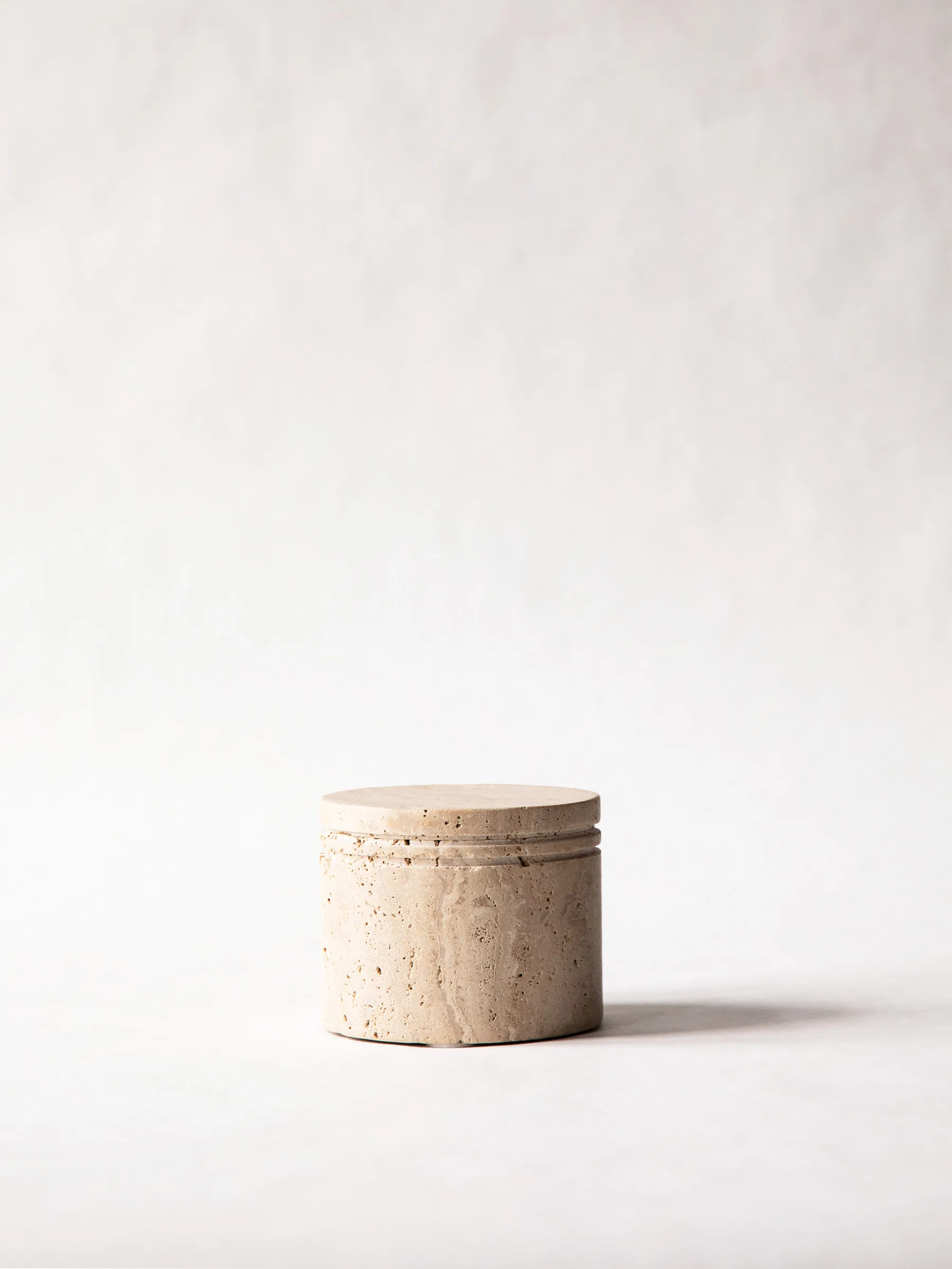 Travertijn pot met deksel, Ø13 cm Tell Me More