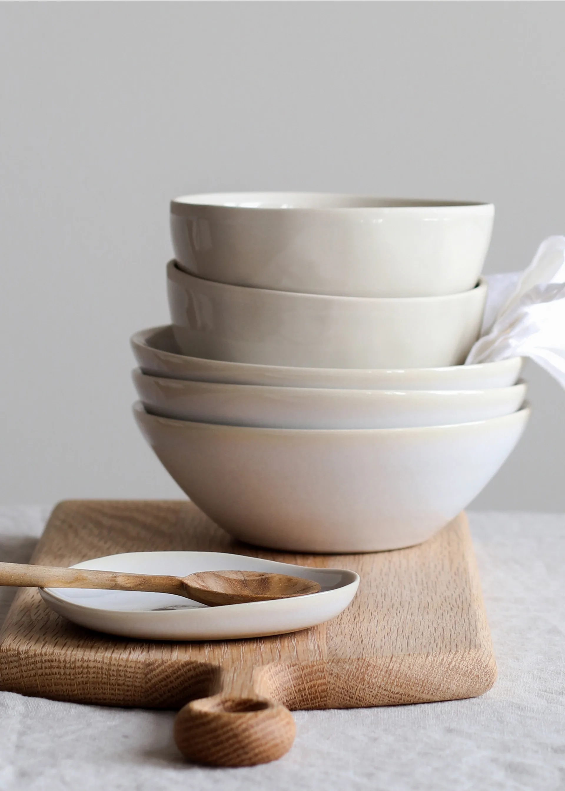 Vince kom M, Wit Tell Me More