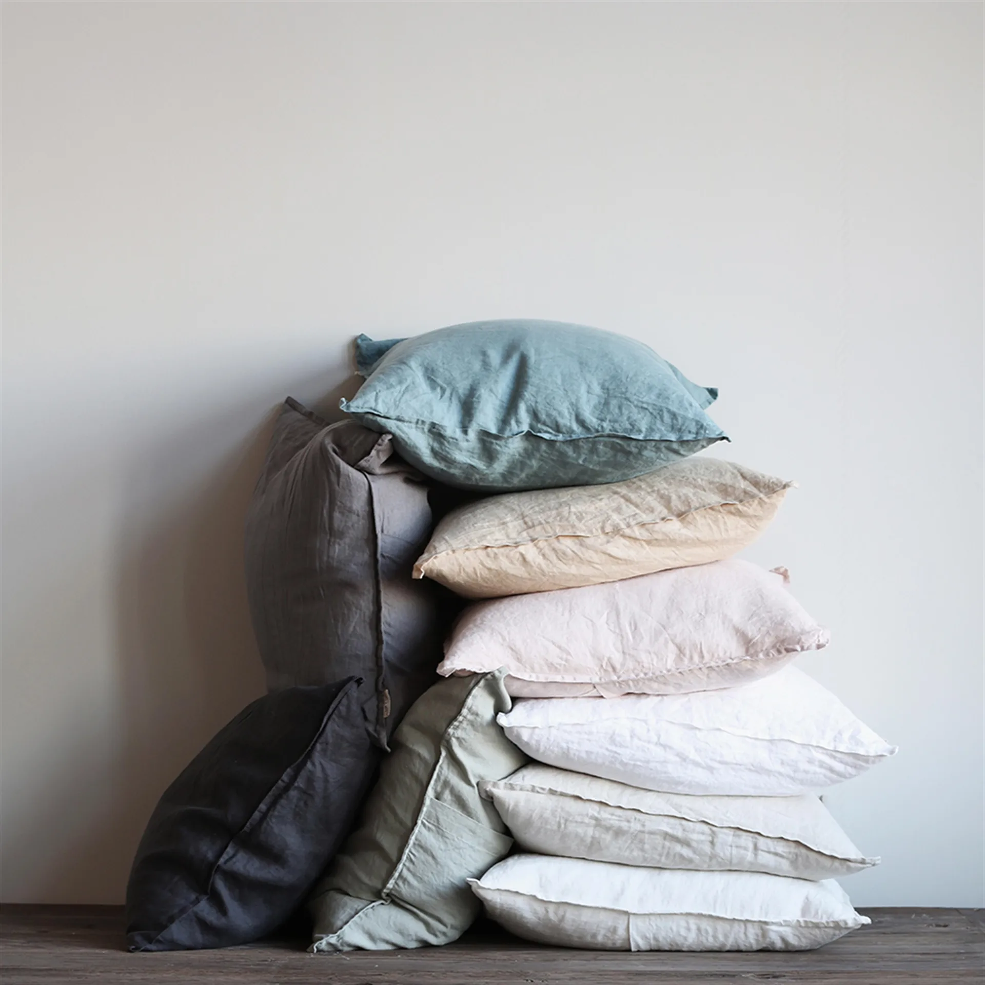Washed linen kussenhoes 50 x 50 cm., warmgrijs (grey) Tell Me More