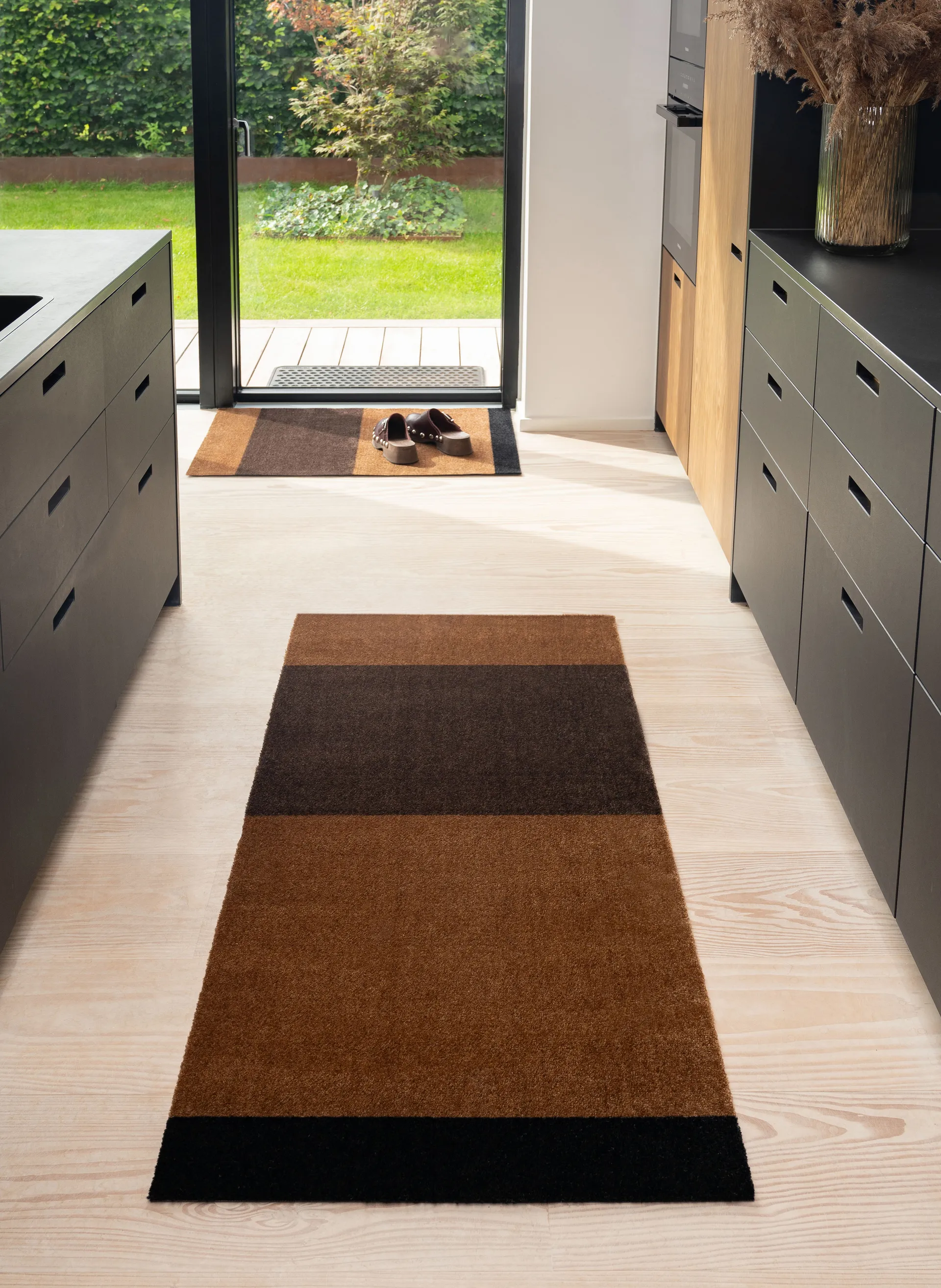 Stripes deurmat horizontaal, Cognac-dark brown-black, 60x90 cm tica copenhagen