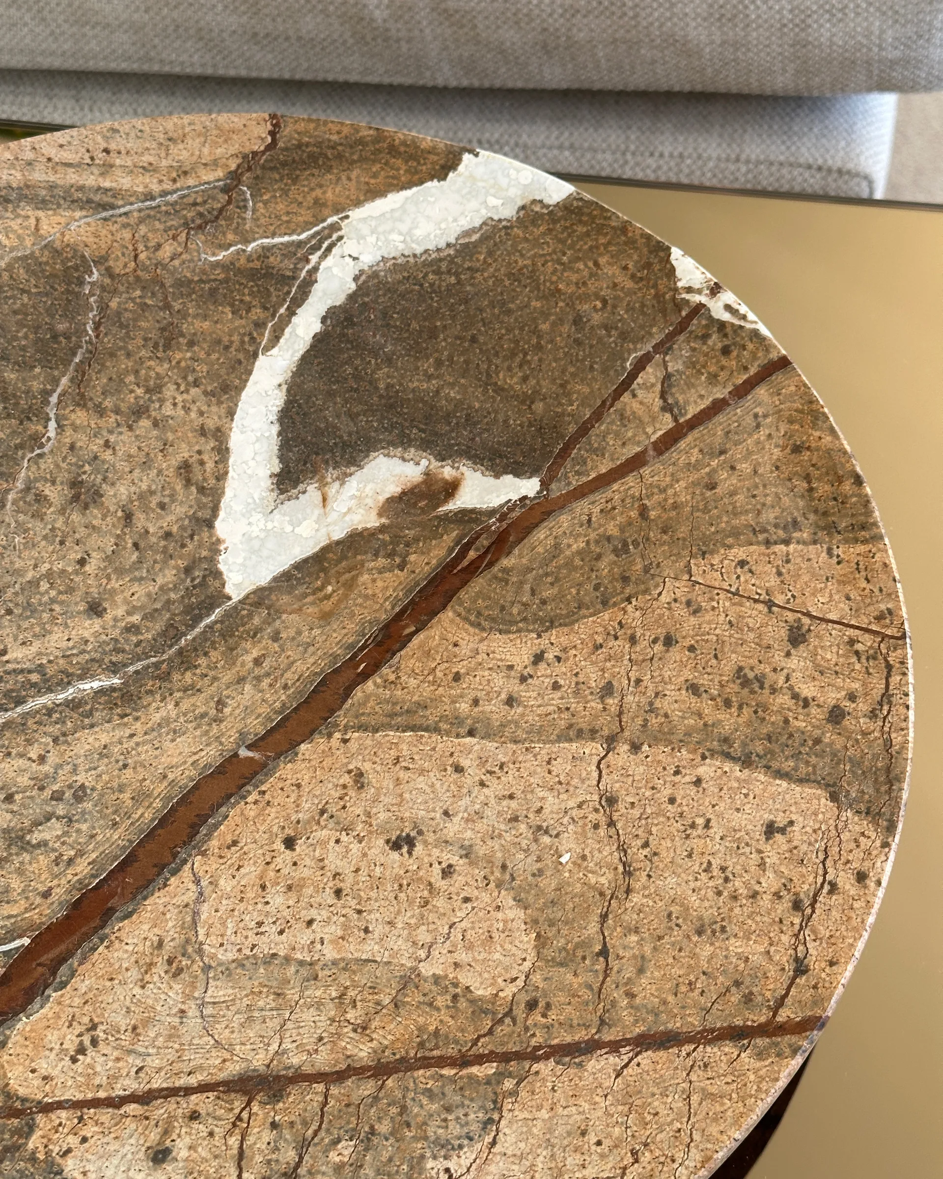 Falker schaal, Red stone Tinted