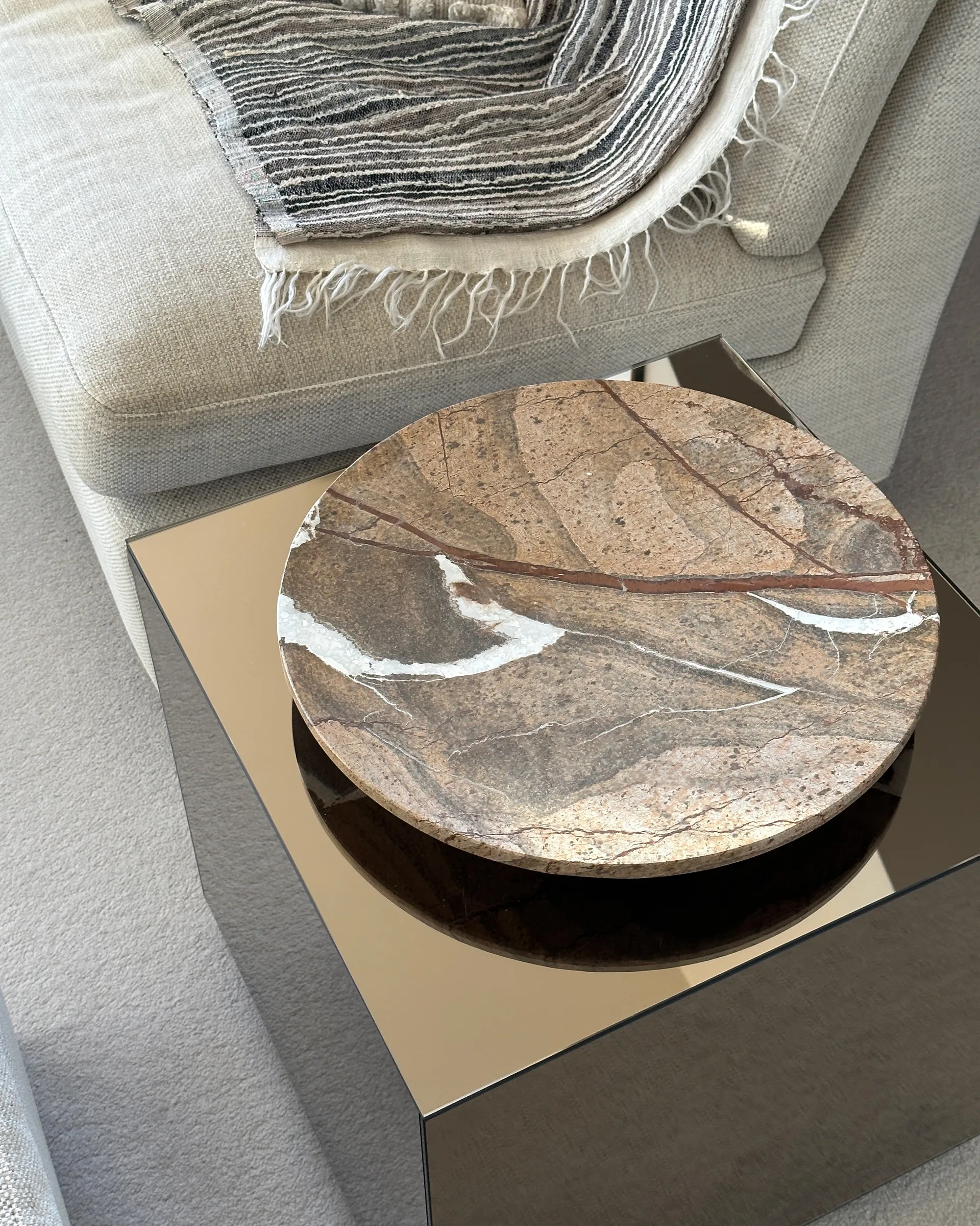 Falker schaal, Red stone Tinted