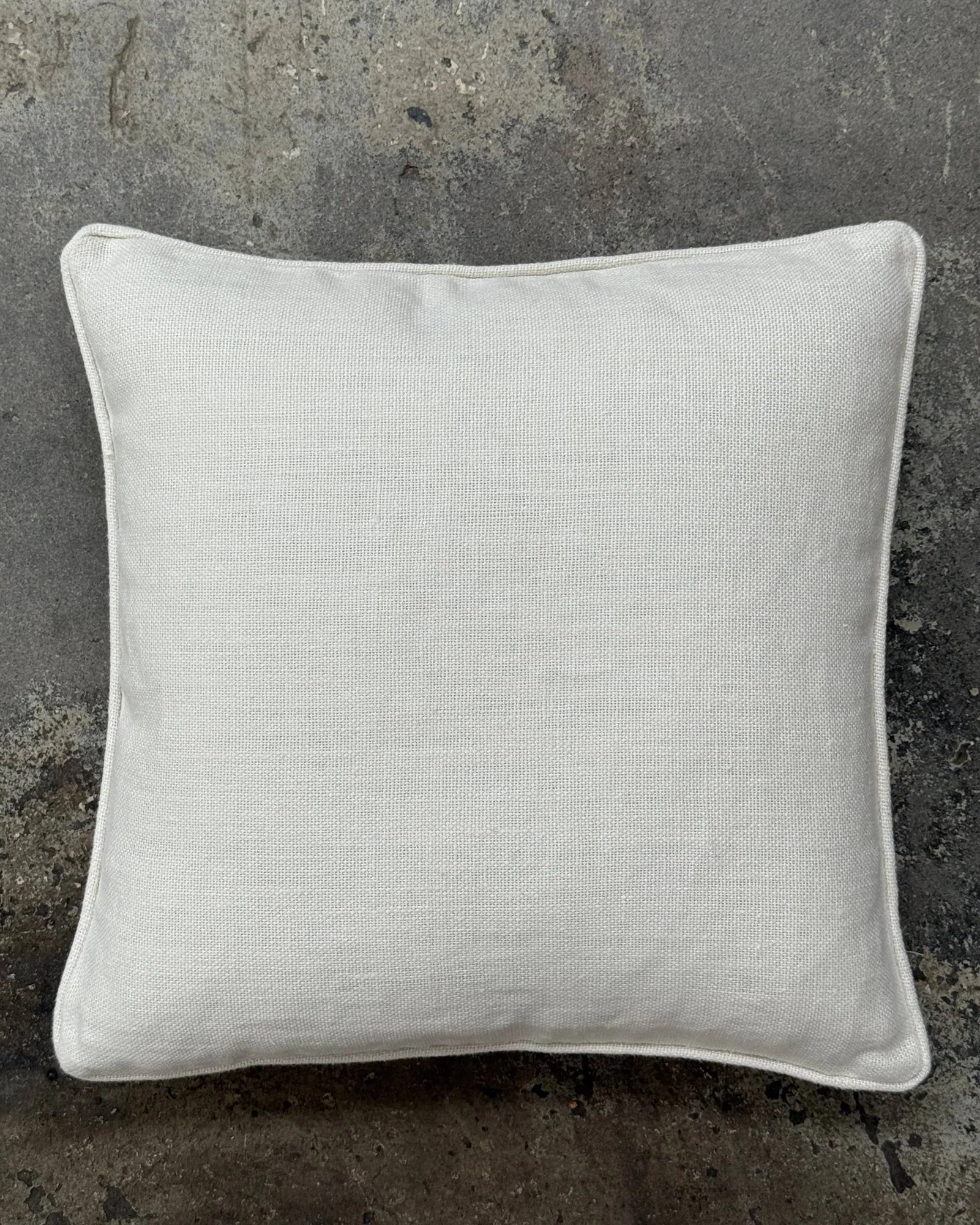 Norell sierkussen, Off white, 50x50 cm Tinted