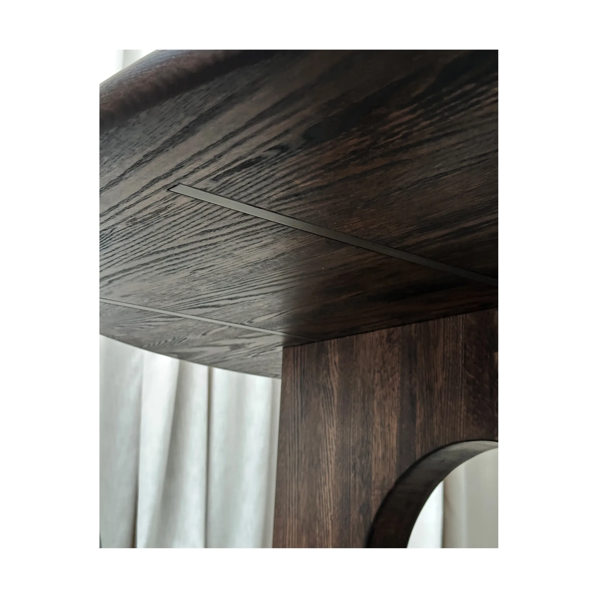 Sanders eettafel Ø160 cm, Donkergebeitst eiken Tinted