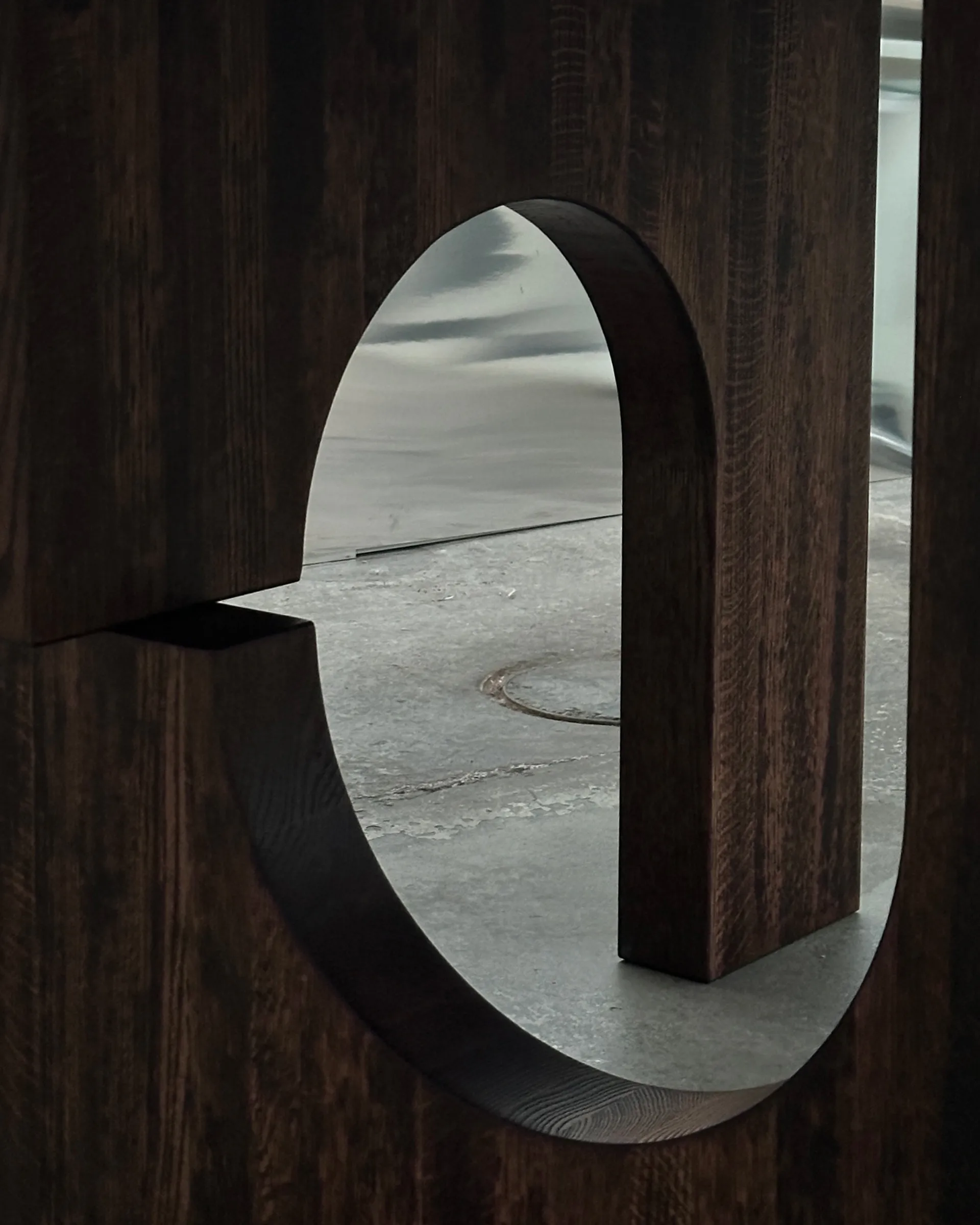 Sanders eettafel Ø160 cm, Donkergebeitst walnoot
 Tinted