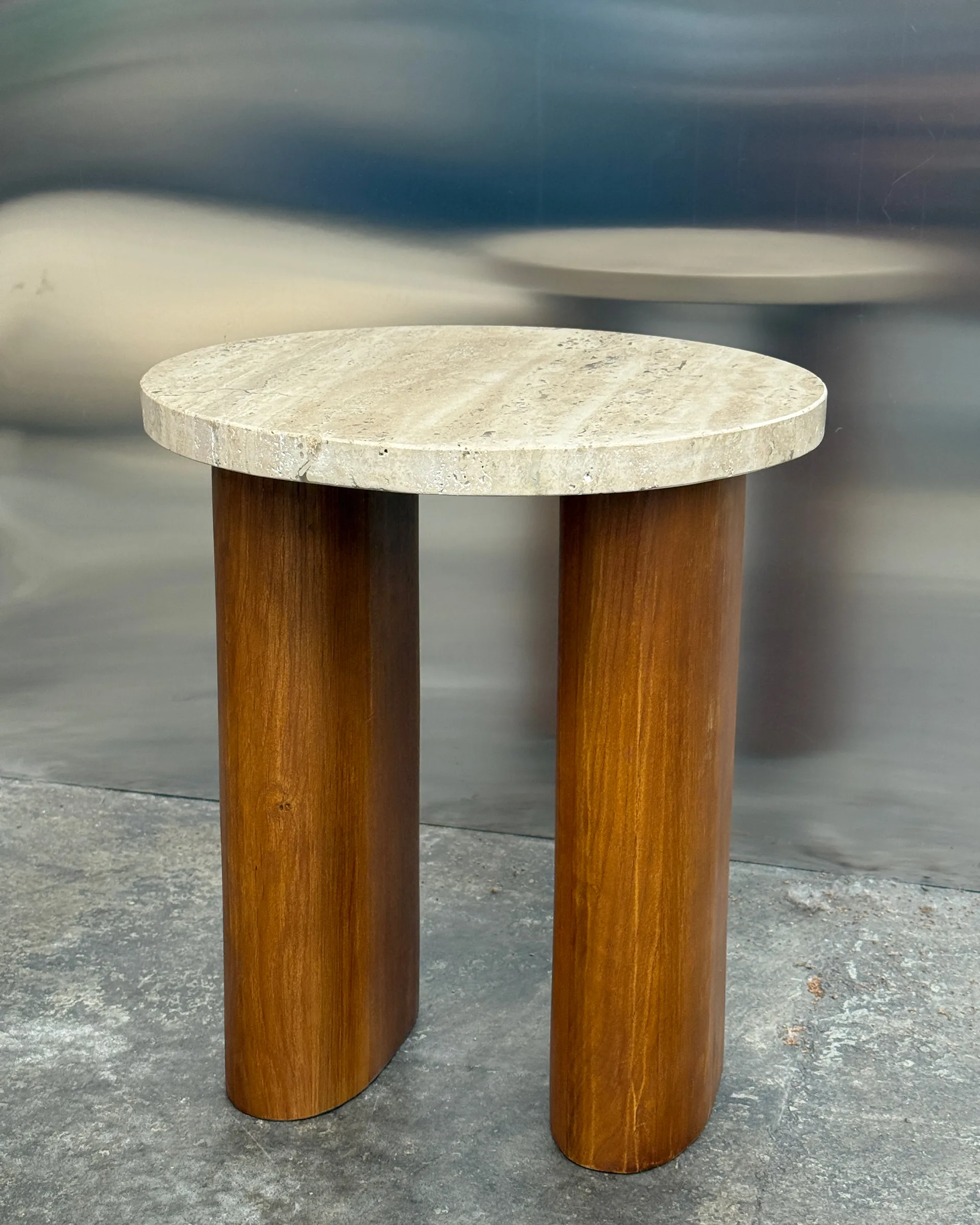 Vikman bijzettafel, Ek-beige travertin Tinted