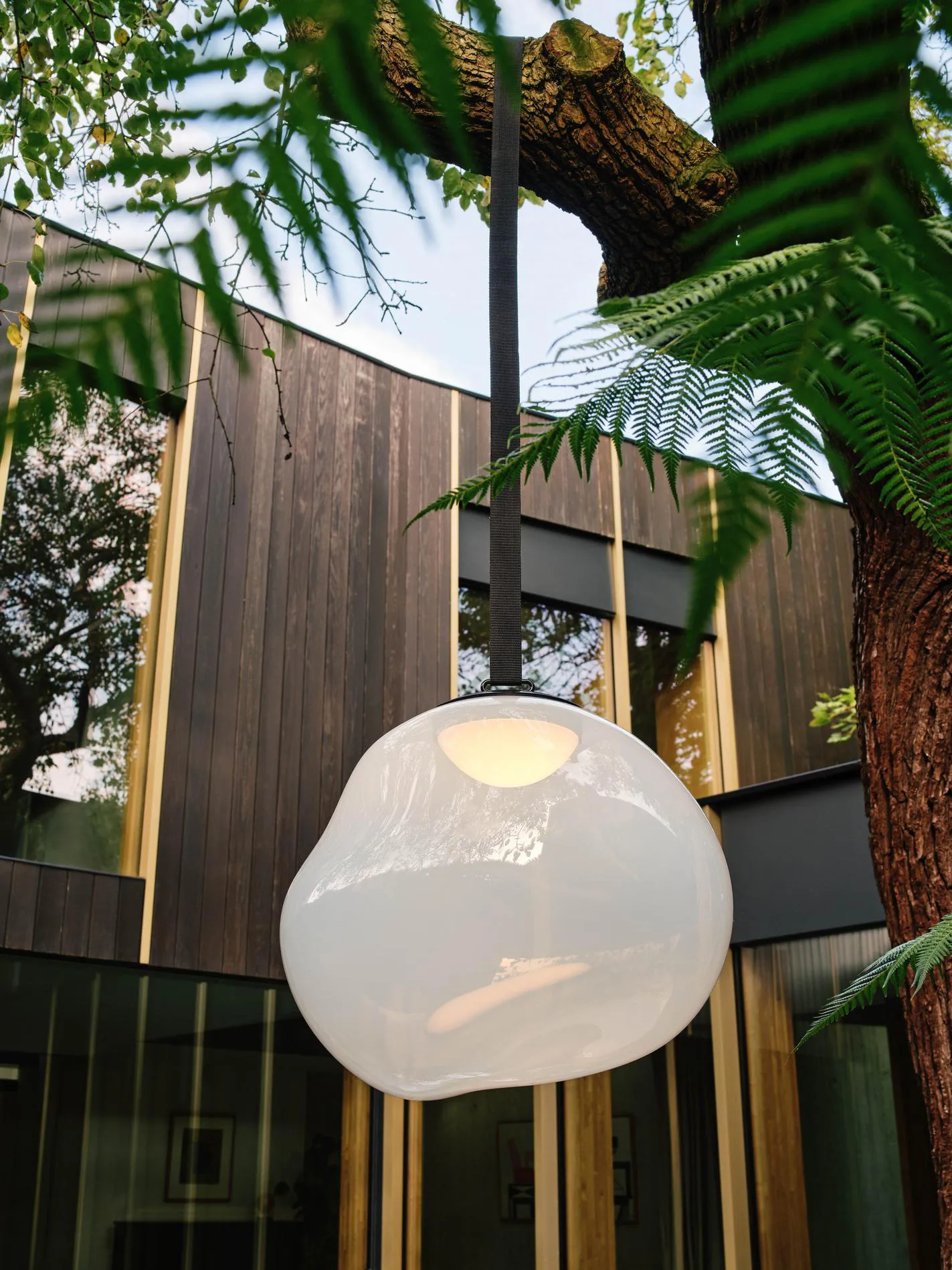 Melt Portable LED Large vloerlamp, Opal Tom Dixon