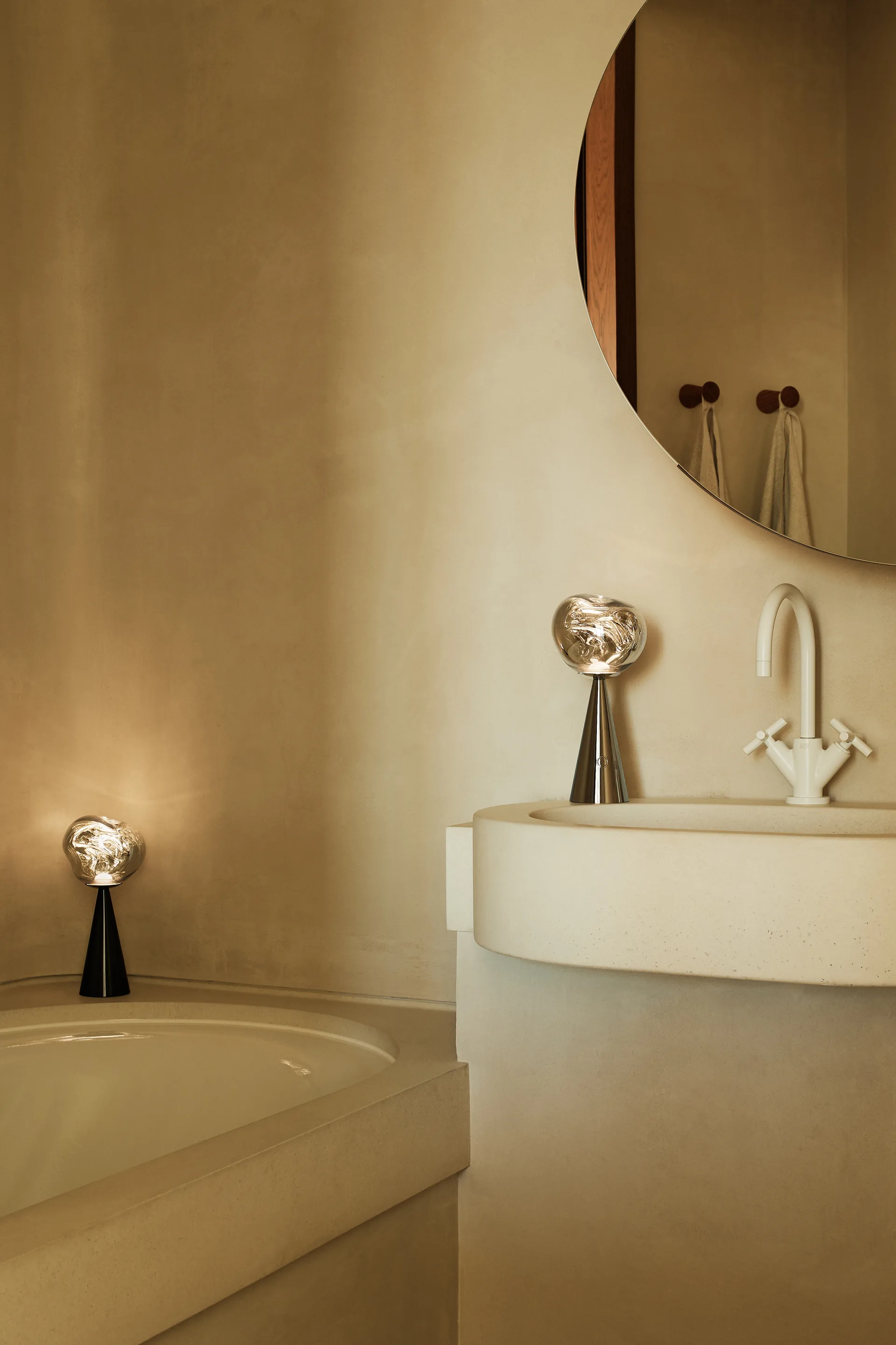 Melt Portable LED tafellamp 28,5 cm, Zilver Tom Dixon