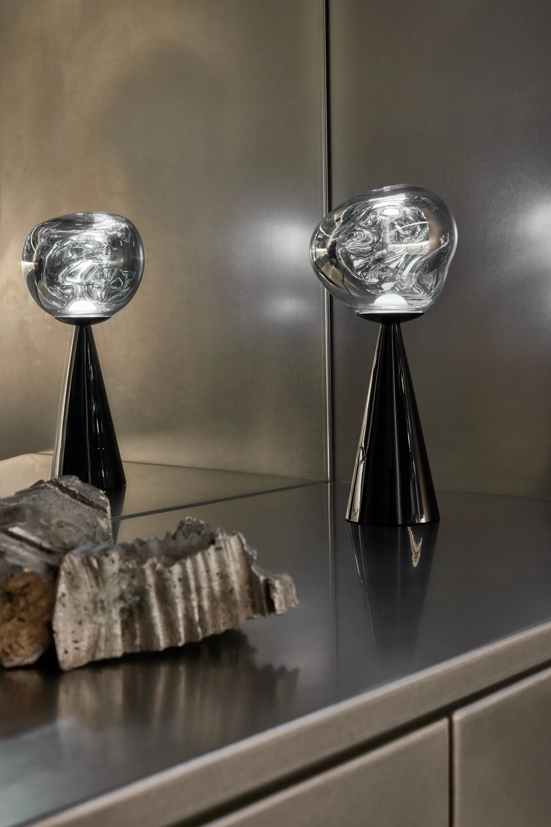 Melt Portable LED tafellamp 28,5 cm, Zwart Tom Dixon