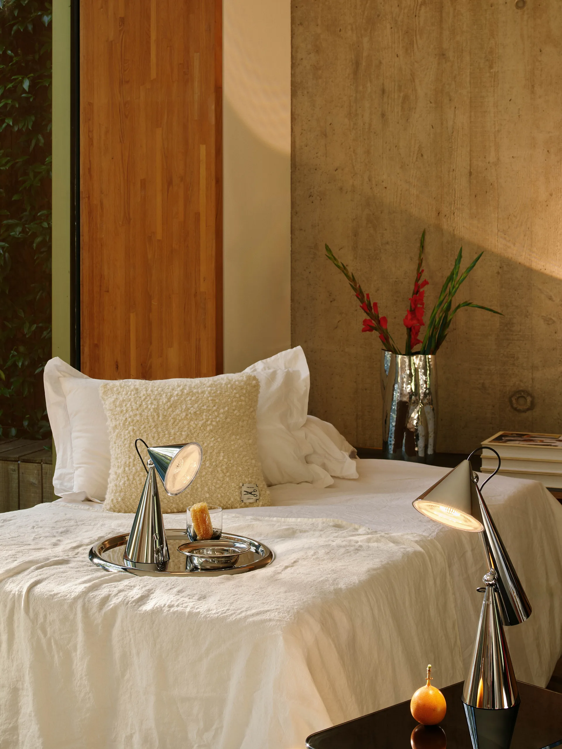 Pose Portable LED tafellamp, Zilverkleurig Tom Dixon