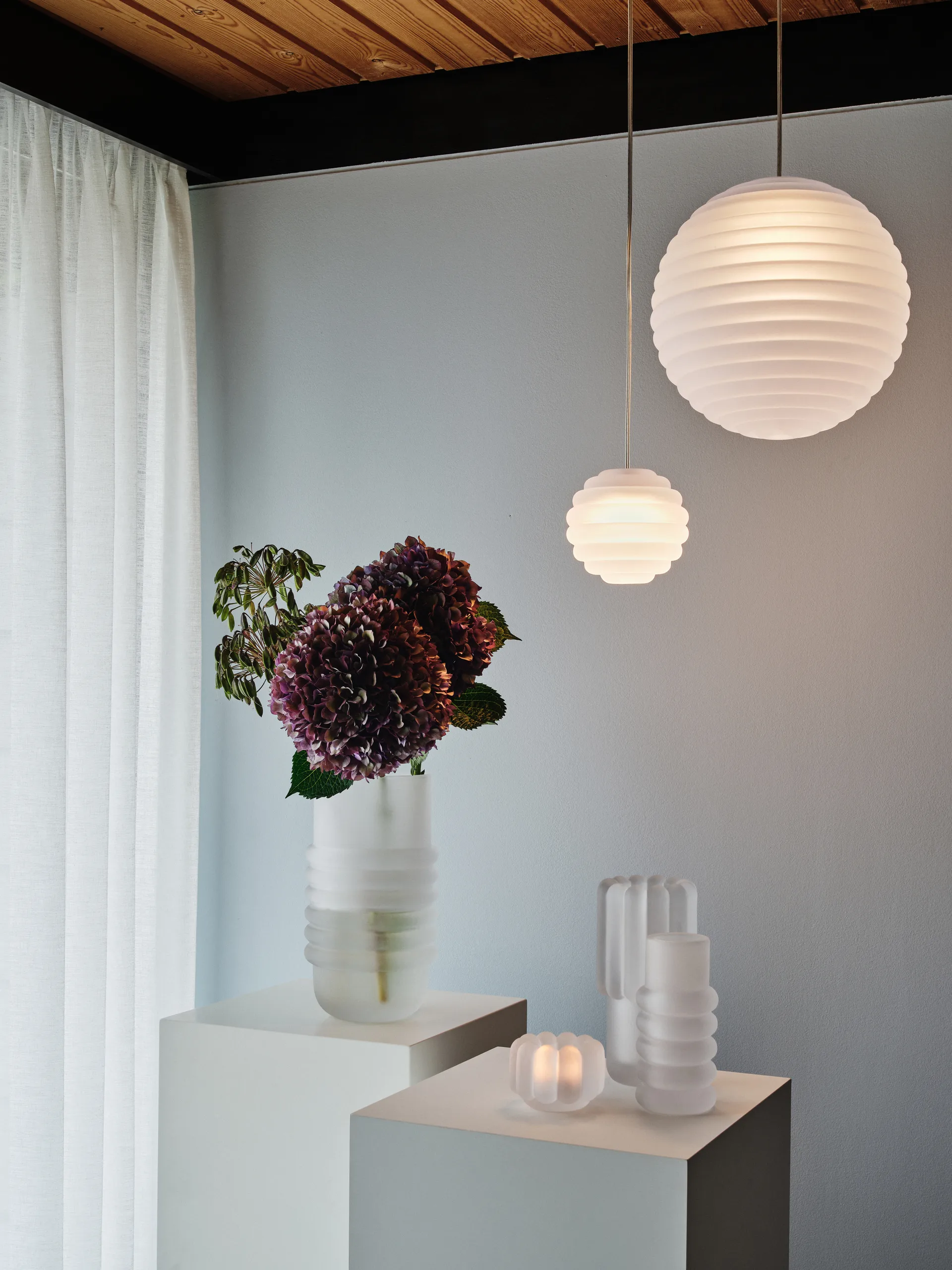 Press Medium vaas, Frosted Tom Dixon