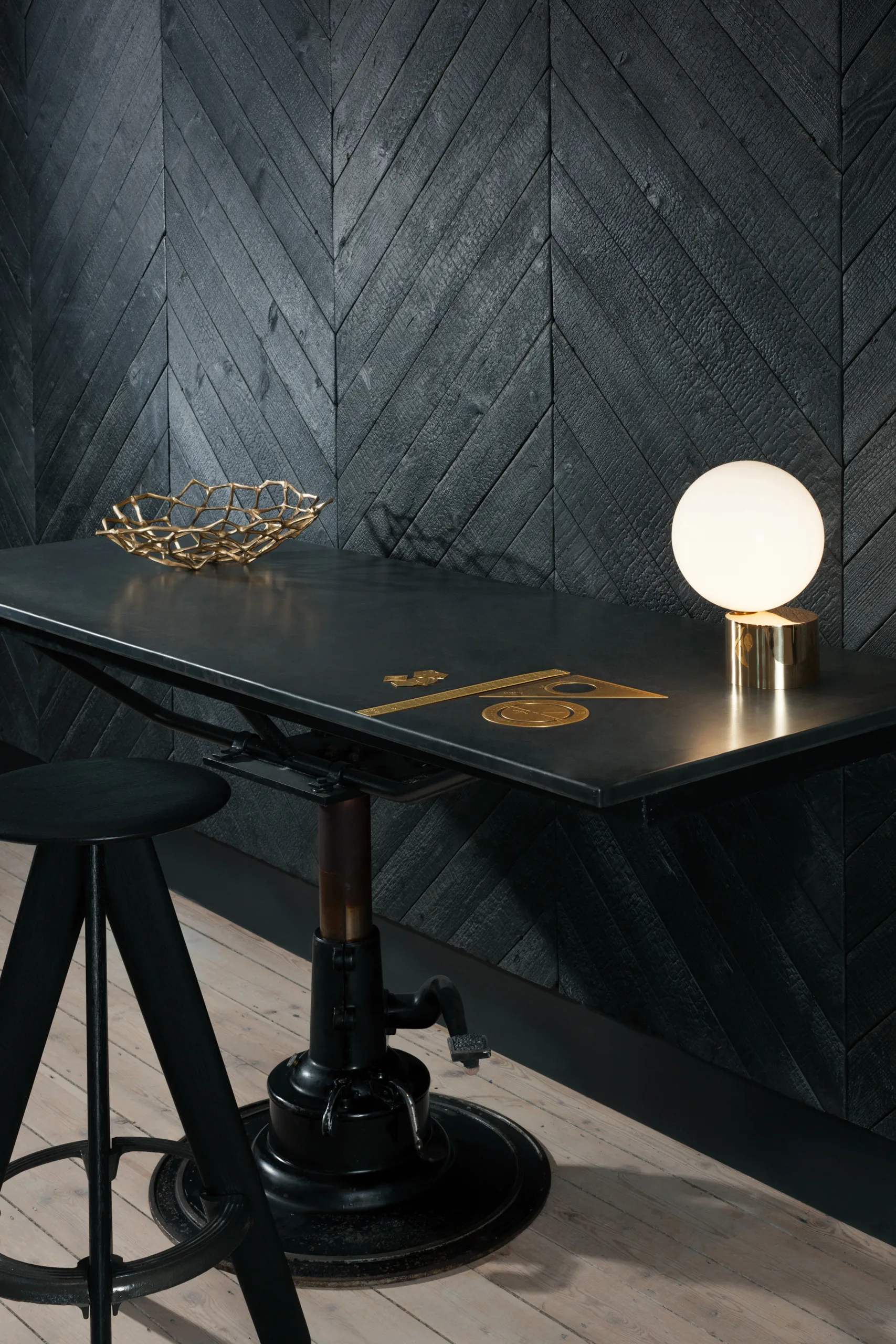 Slab barstoel 76 cm, Zwarte eik Tom Dixon