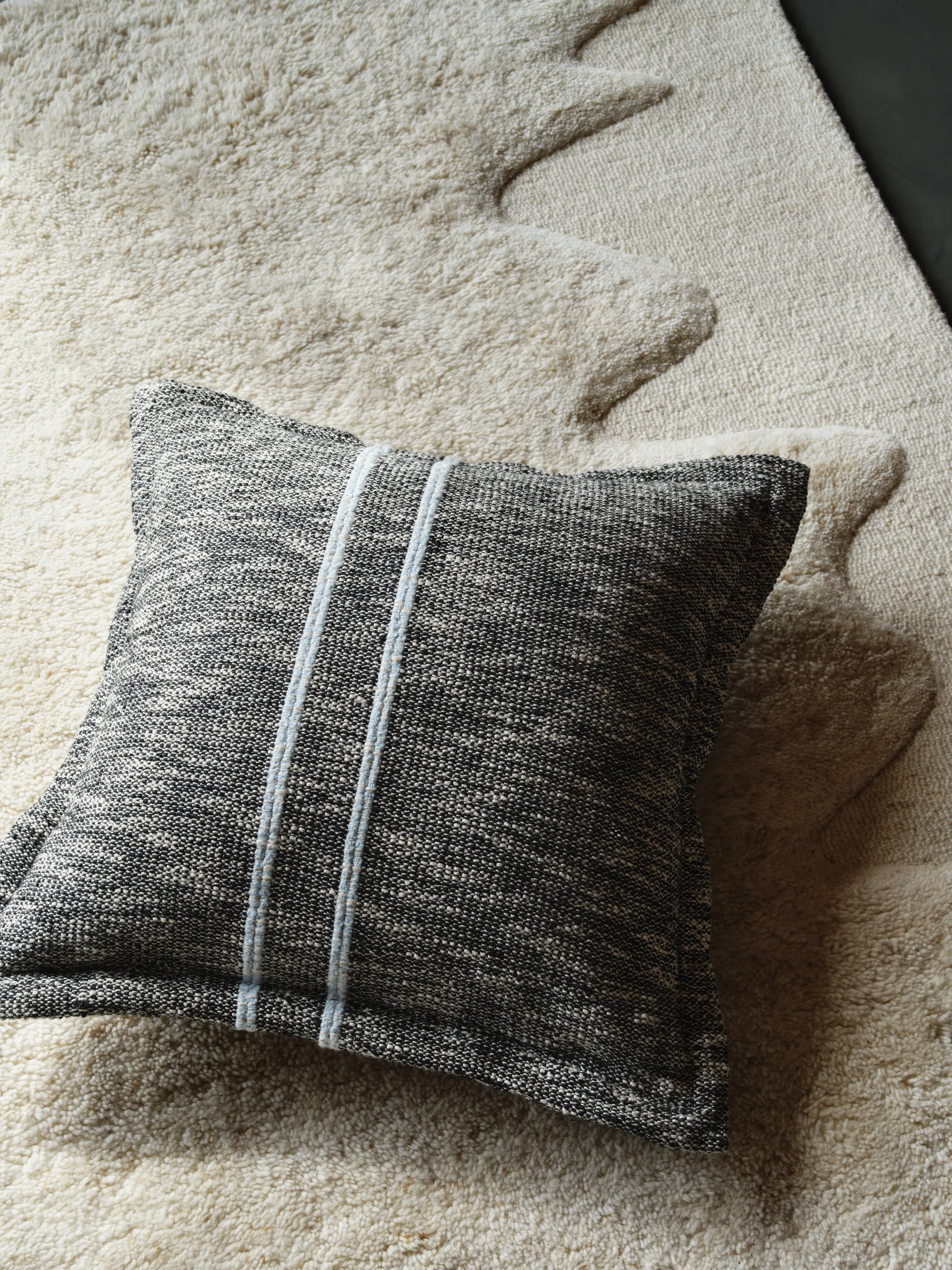 Track sierkussen, Black, 56x56 cm Tom Dixon