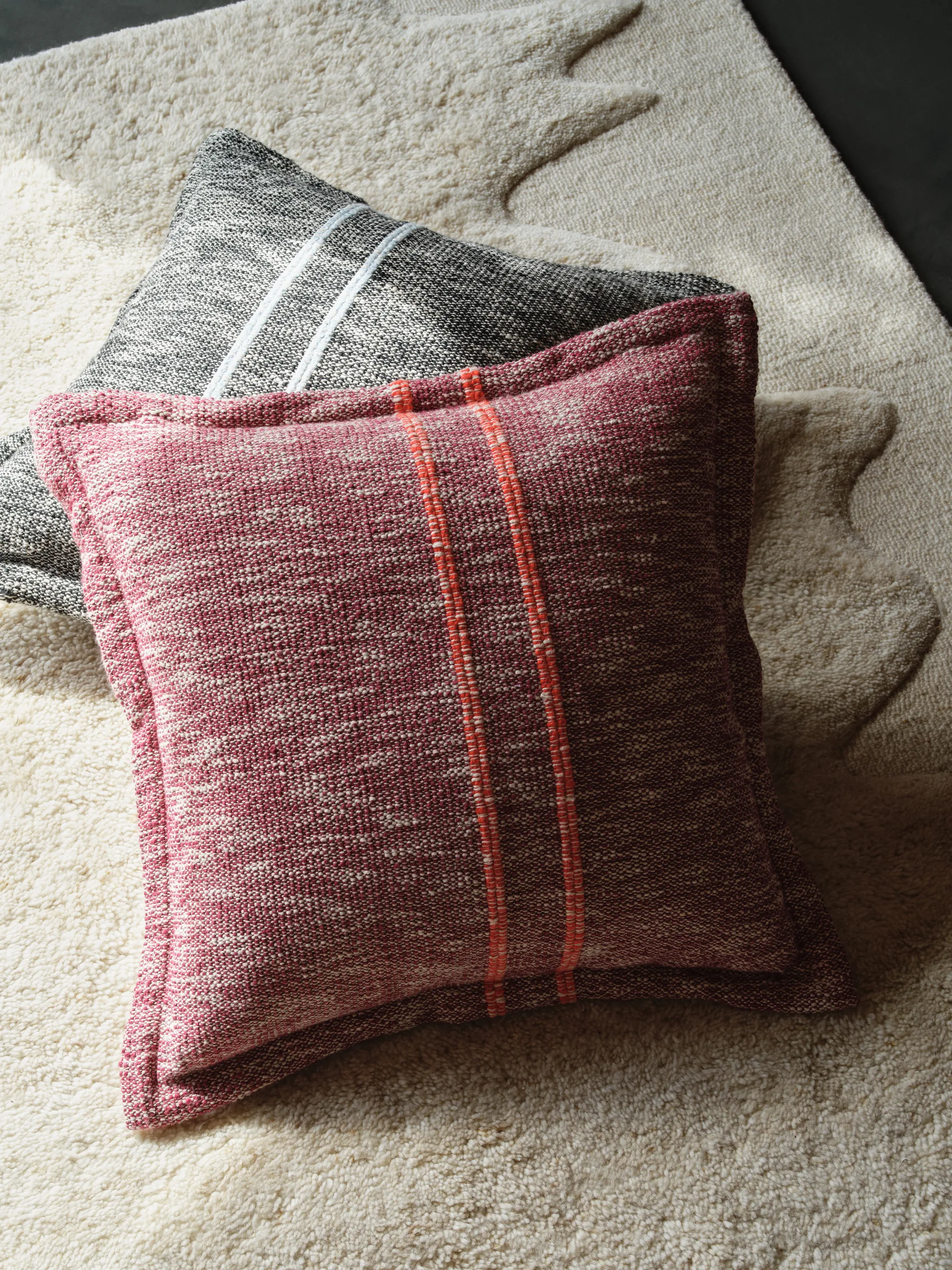 Track sierkussen, Burgundy, 56x56 cm Tom Dixon