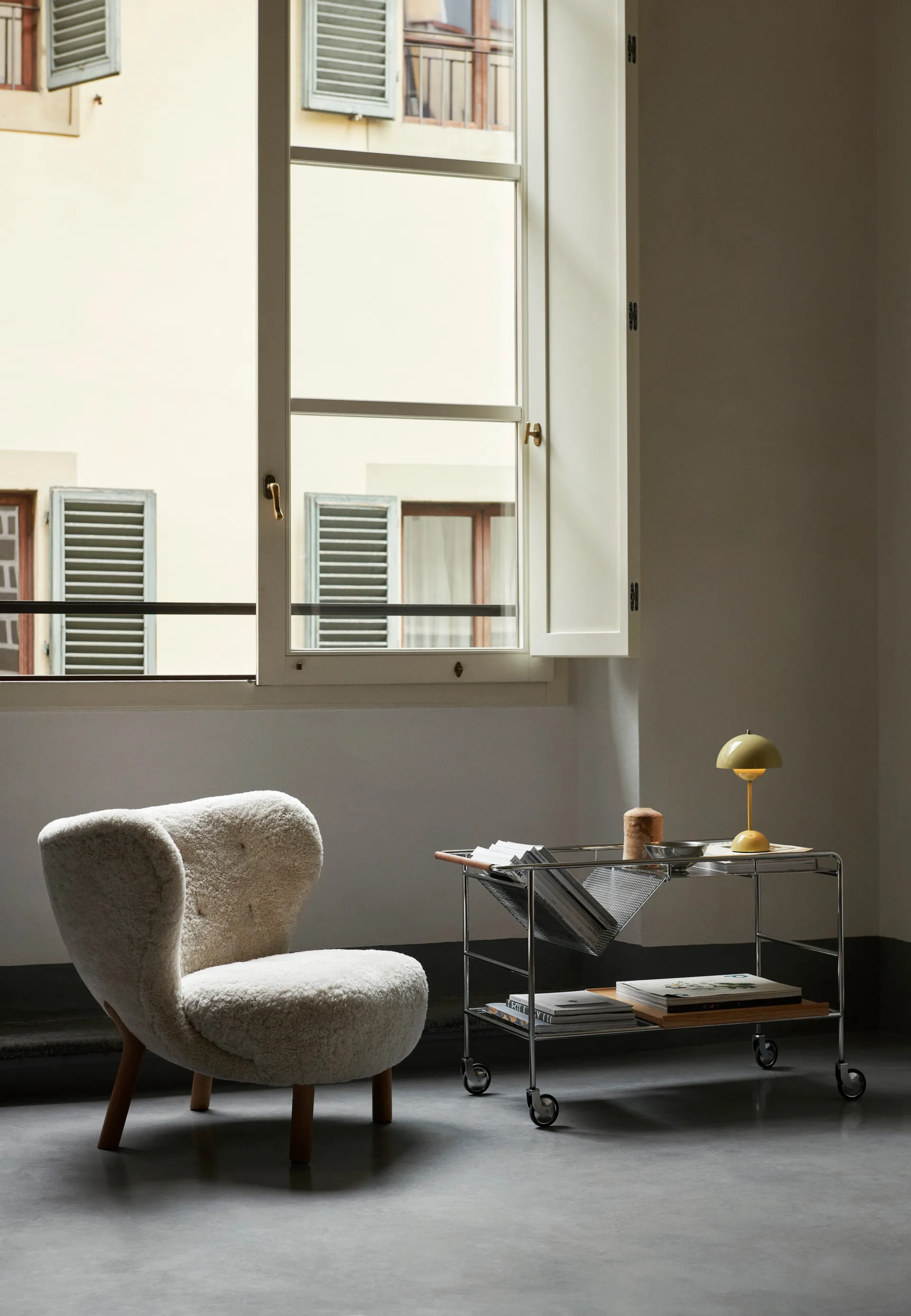 Alima opbergtrolley gelakt eikenhout, Chrome & lacquered oak &Tradition