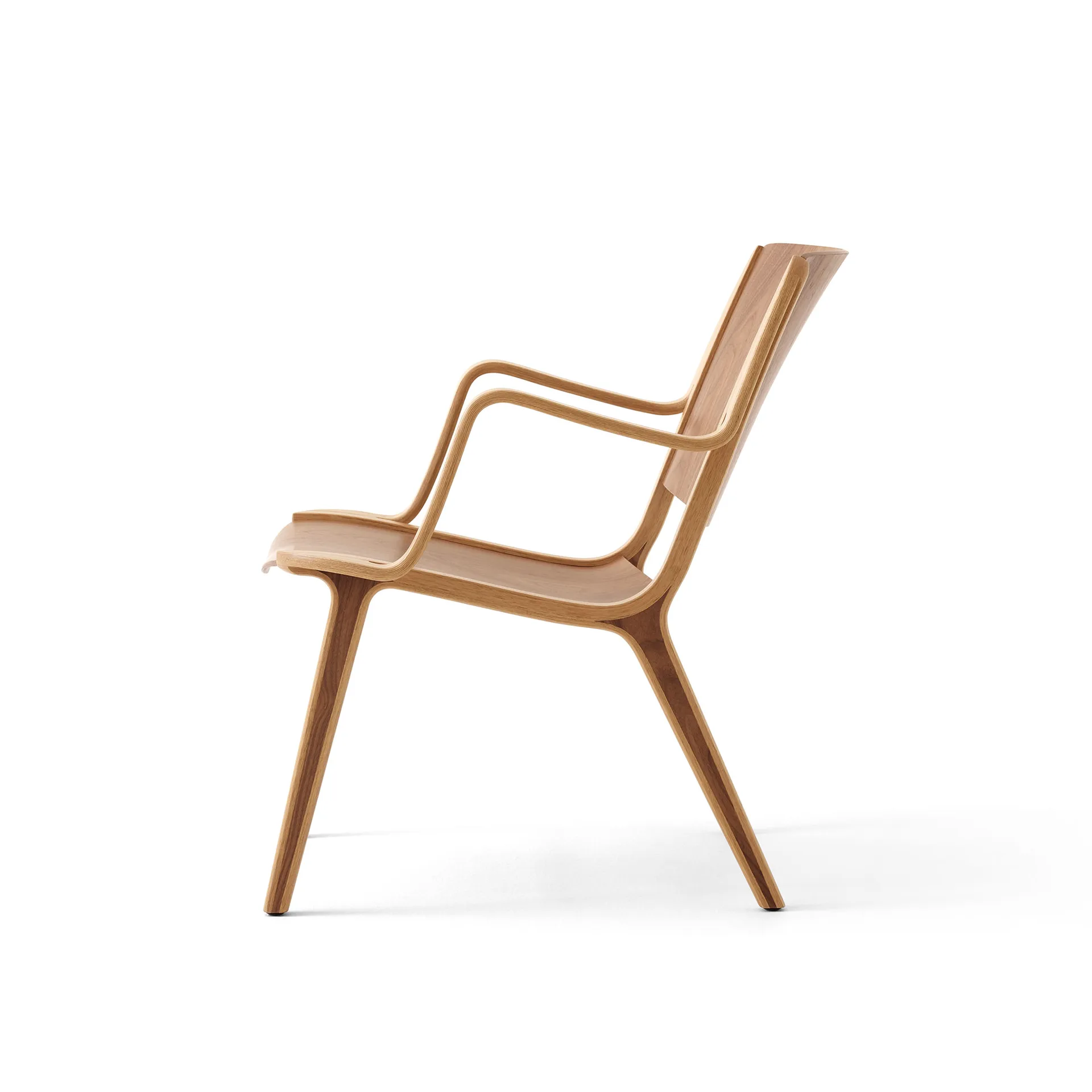 AX HM11 Lounge Chair met armleuningen, Walnut-oak &Tradition
