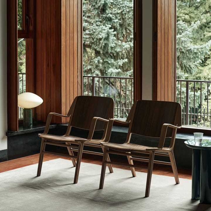 AX HM11 Lounge Chair met armleuningen - Walnut-oak - &Tradition