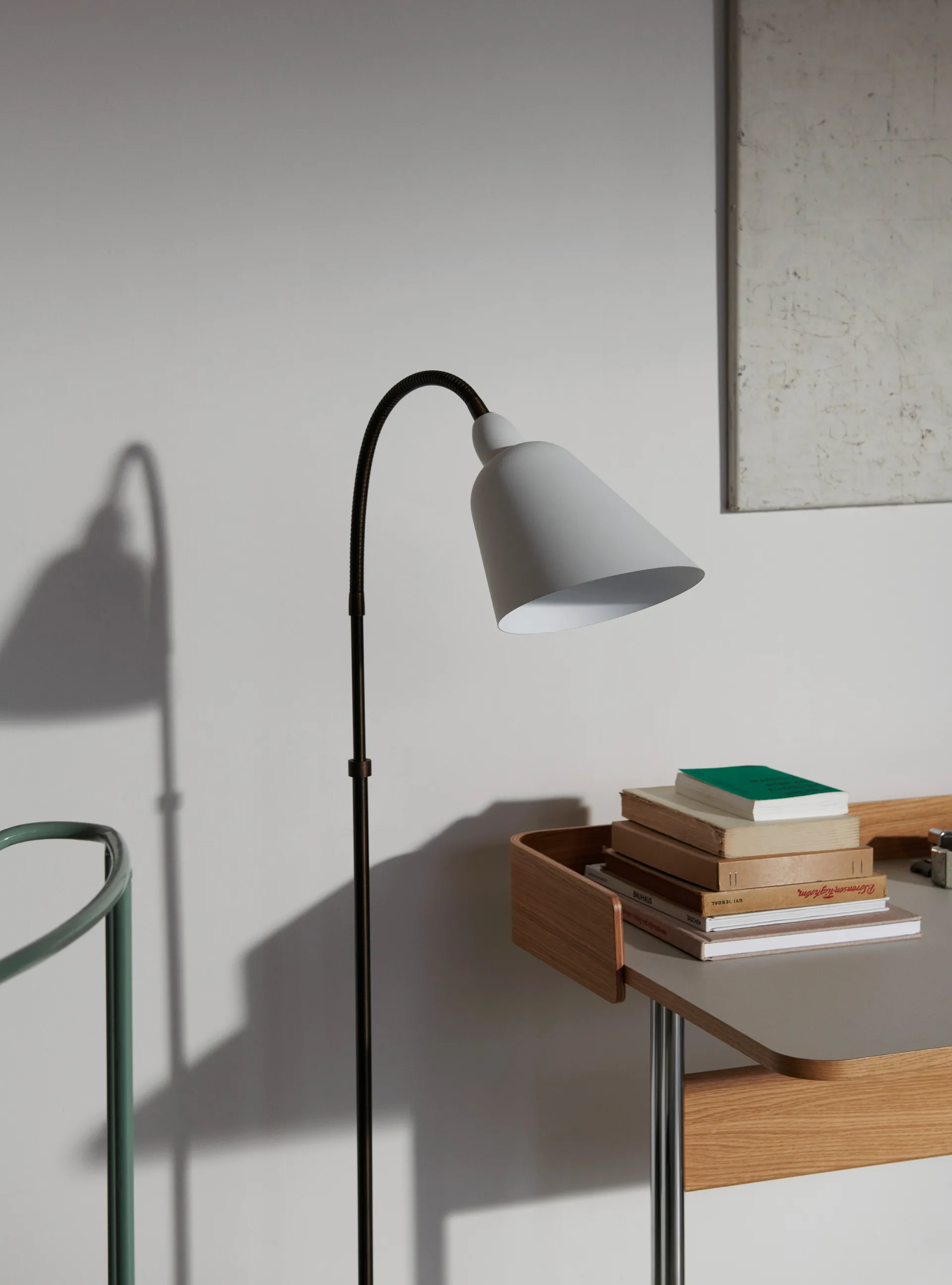 Bellevue AJ7 vloerlamp Anniversary Edition, White-bronzed brass &Tradition