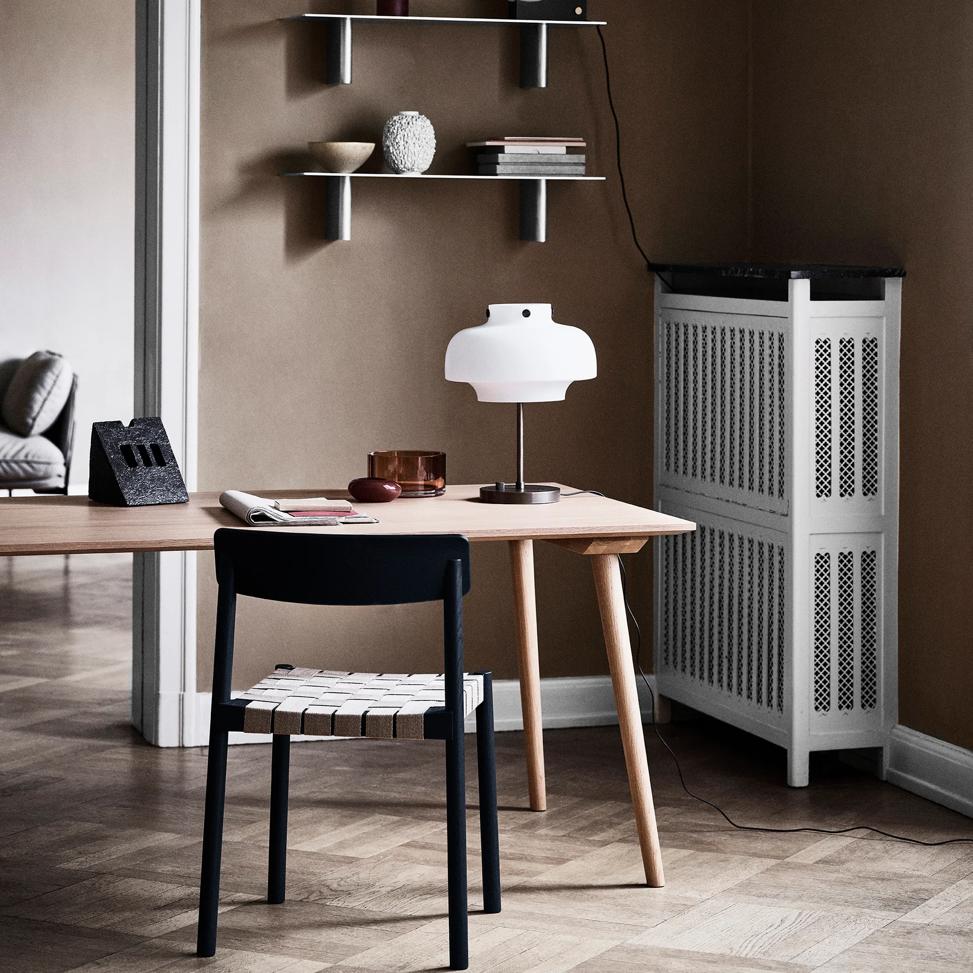 Betty stoel TK1, Zwart &Tradition