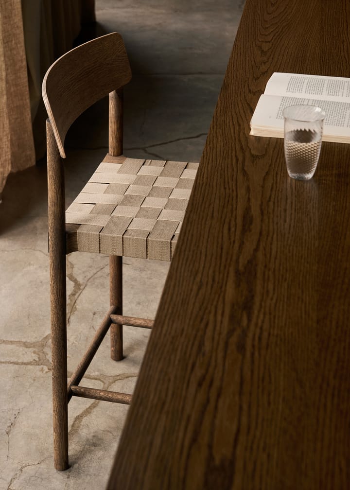 Betty TK12 Counter Chair barkruk 65 cm, Natuurkleurig linnen-gerookte eik &Tradition