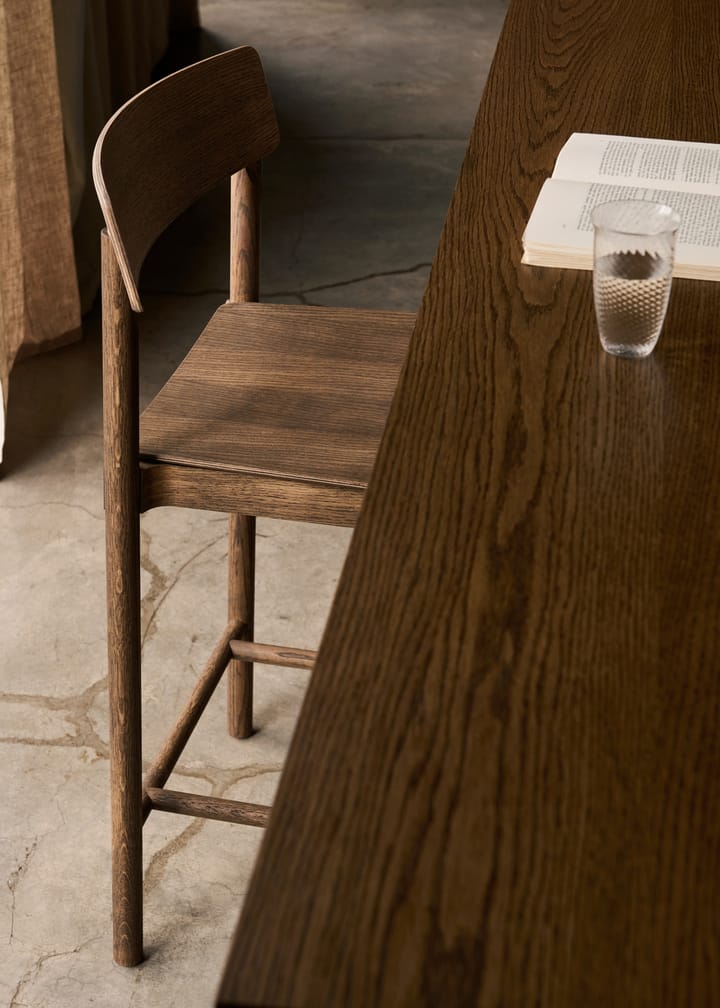 Betty TK13 Counter Chair barkruk 65 cm, Gerookte eik &Tradition