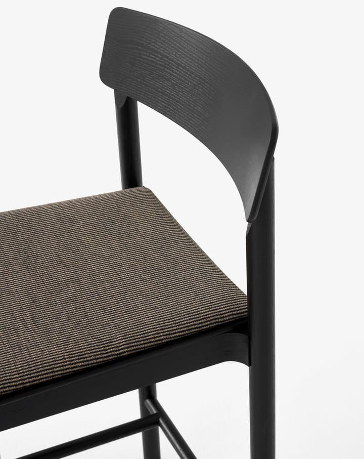 Betty TK14 Counter Chair barkruk 65 cm, Fuse 0351-zwartgelakte es &Tradition