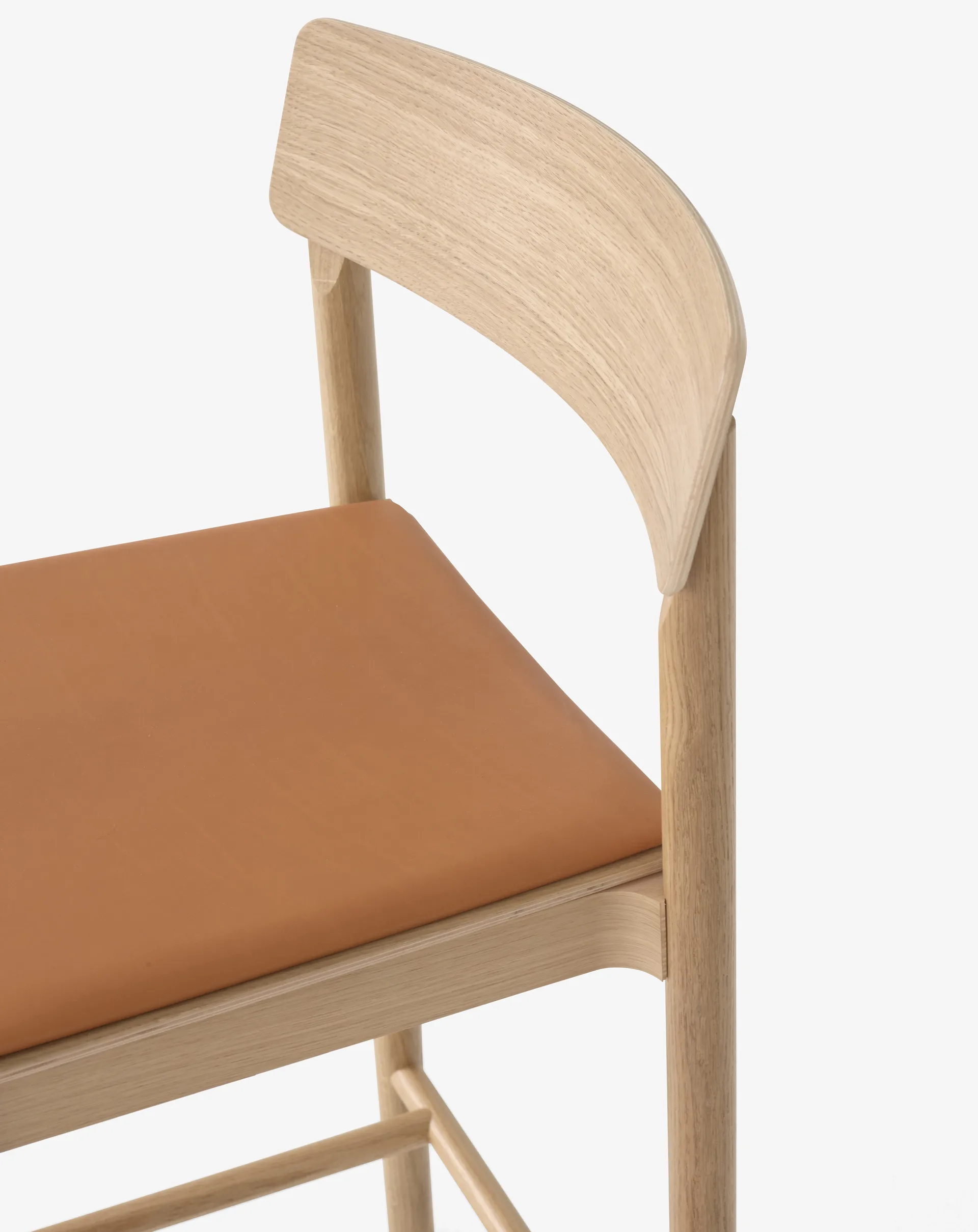 Betty TK14 Counter Chair barkruk 65 cm, Noble cognackleurig leer-gelakt eikenhout &Tradition