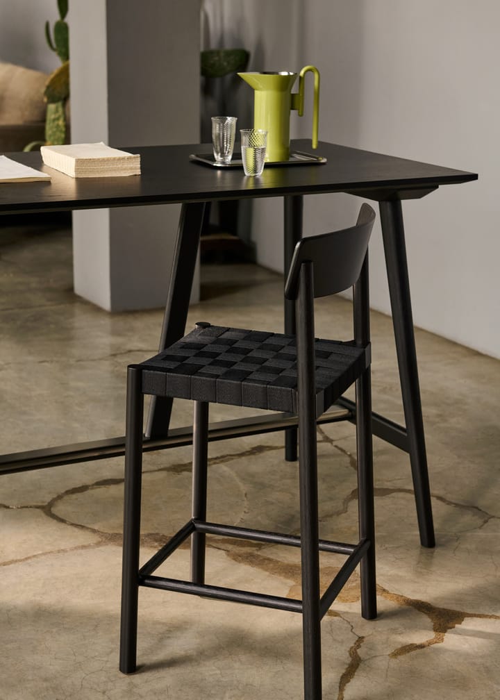 Betty TK15 Bar Chair barkruk 75 cm, Zwartgelakte es-zwart linnen &Tradition