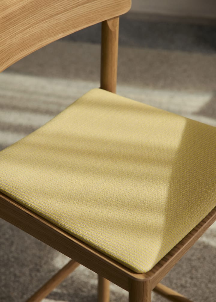 Betty TK17 Bar Chair barkruk 75 cm, Fuse 0421-gelakt eikenhout &Tradition