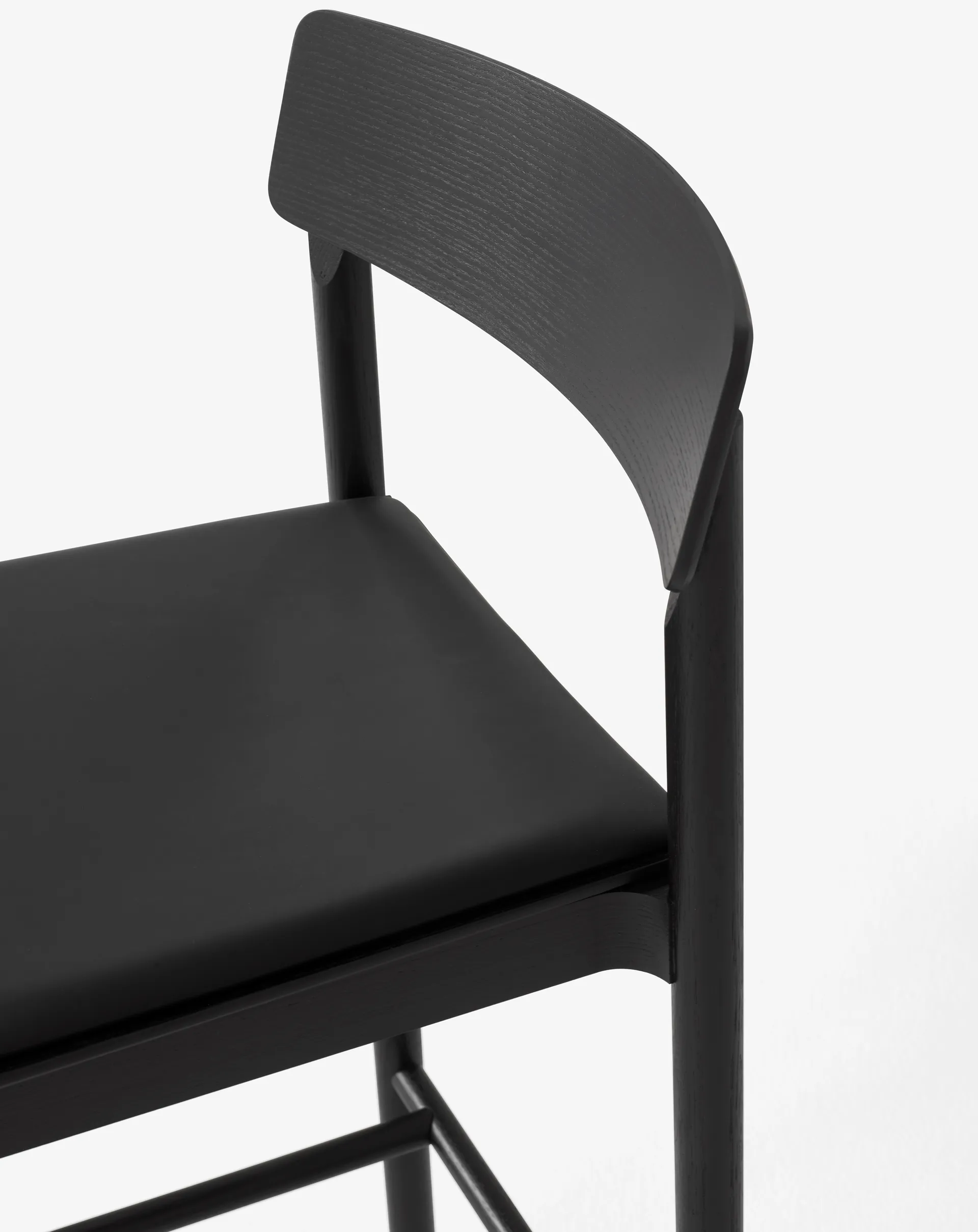 Betty TK17 Bar Chair barkruk 75 cm, Noble zwart leer-zwartgelakte es &Tradition
