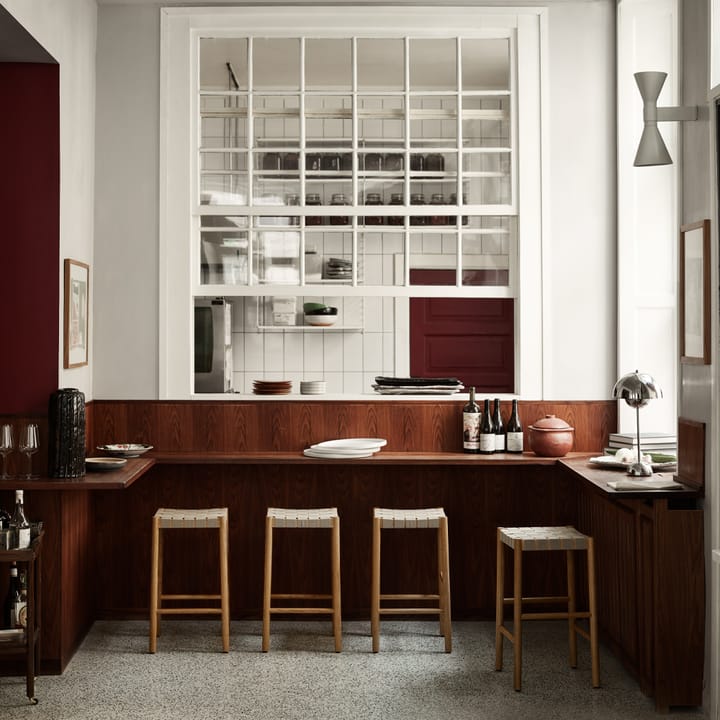 Betty TK7 barkruk, black, natuurkleurige gevlochten linnen zitting &Tradition