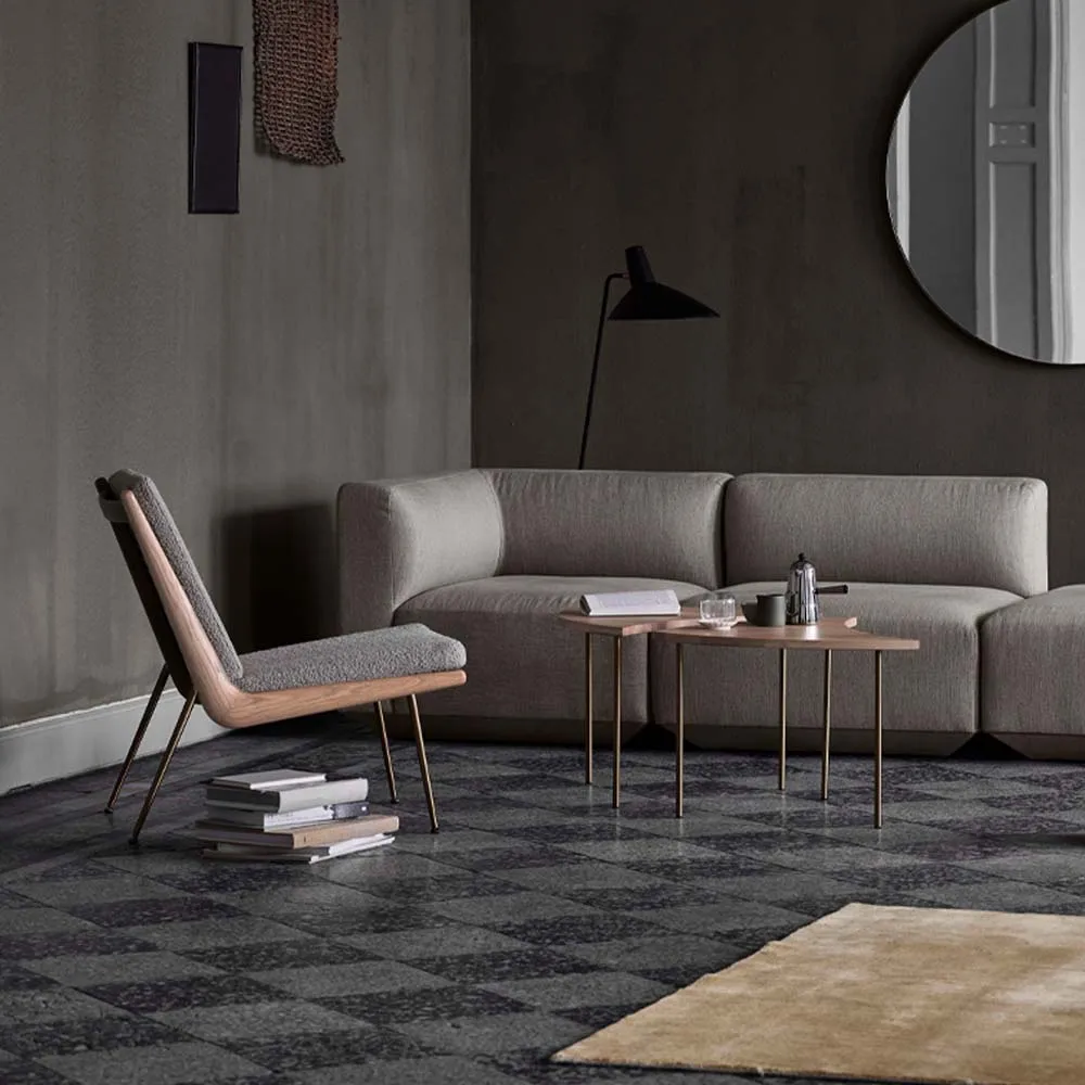 Boomerang HM1 fauteuil, Karakorum 003 beige-walnoothouten poten geolied &Tradition