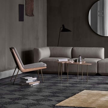 Boomerang HM1 fauteuil - Karakorum 003 beige-walnoothouten poten geolied - &Tradition