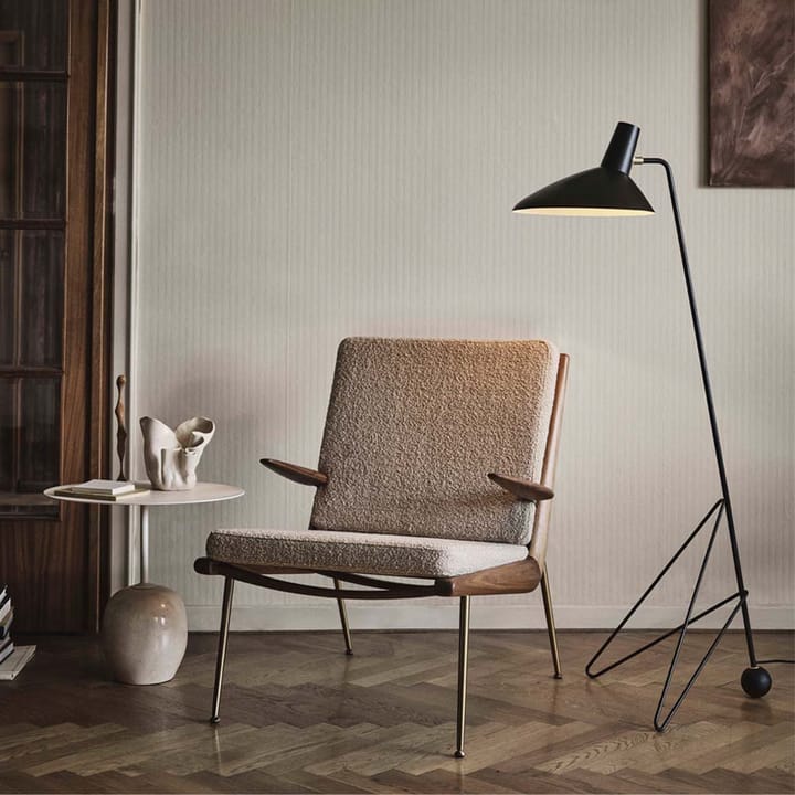 Boomerang HM2 fauteuil, Hallingdal 130 grijs, geolied walnoothout &Tradition