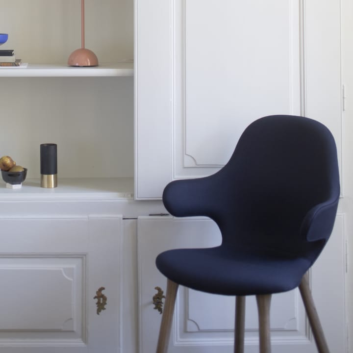 Catch JH1 stoel, Balder 782 dark blue-zwart eikenhout &Tradition