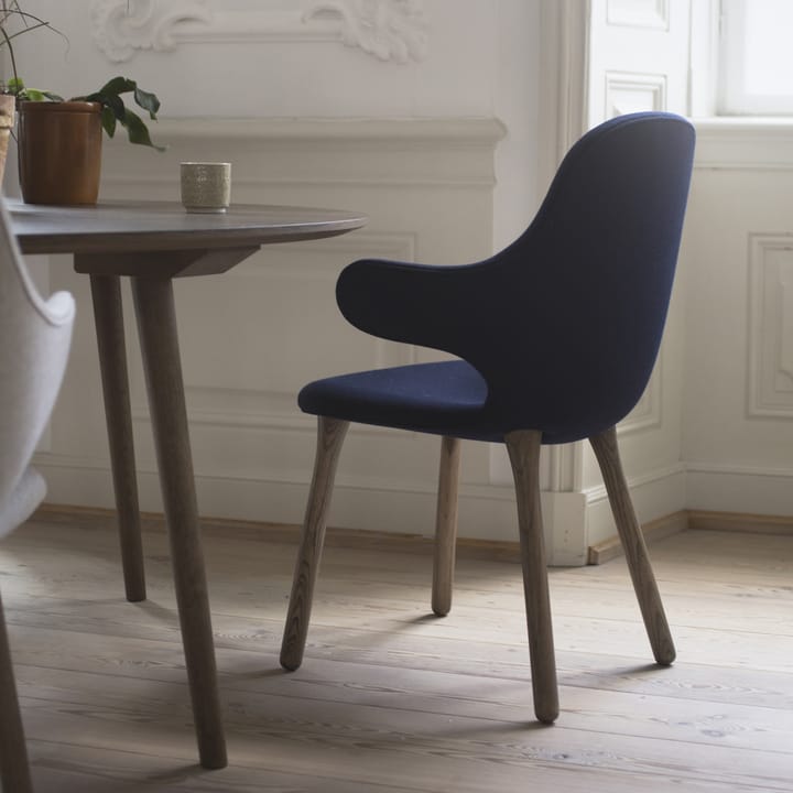 Catch JH1 stoel, Sunniva 236 white-gerookt geolied eikenhout &Tradition