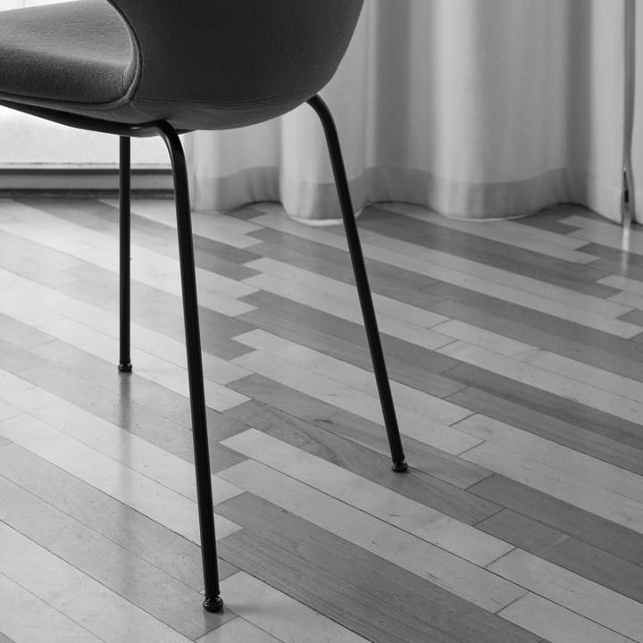 Catch JH15 stoel, Steelcut 240 white-zwart staal &Tradition