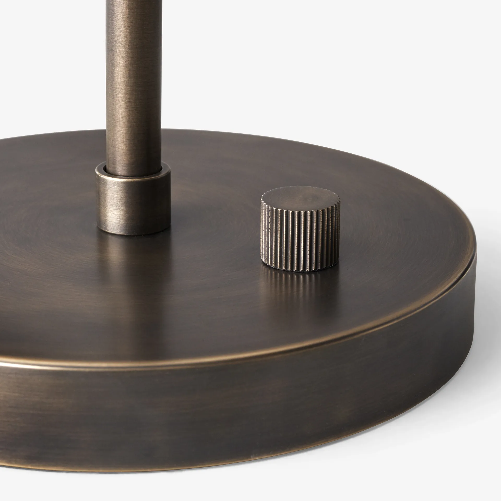 Copenhagen tafellamp SC13, opaalglas-messing &Tradition