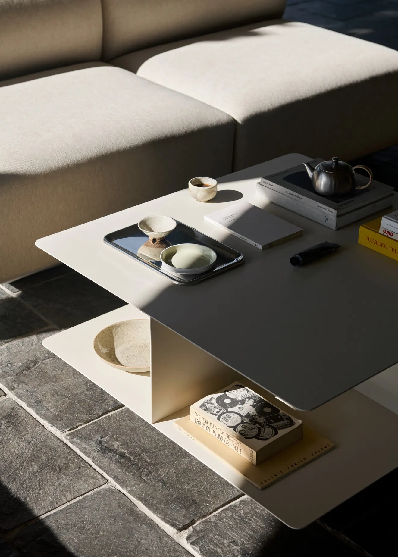 Develius EV3 salontafel, Steel ivory, Ø89x40 cm &Tradition