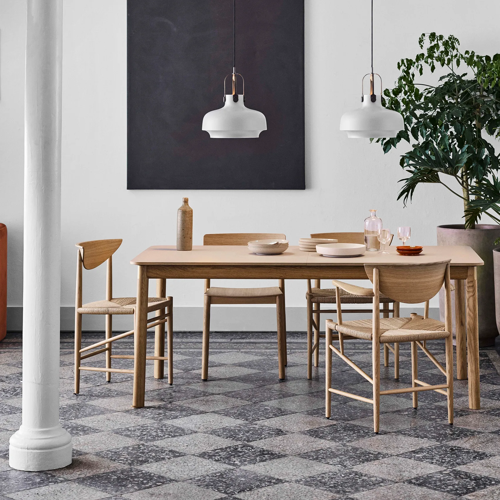 Drawn stoel HM4 met armleuningen, geoliede eik &Tradition