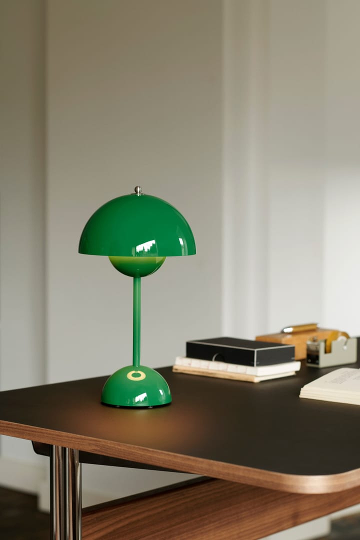 Flowerpot portable tafellamp VP9, Signal green &Tradition